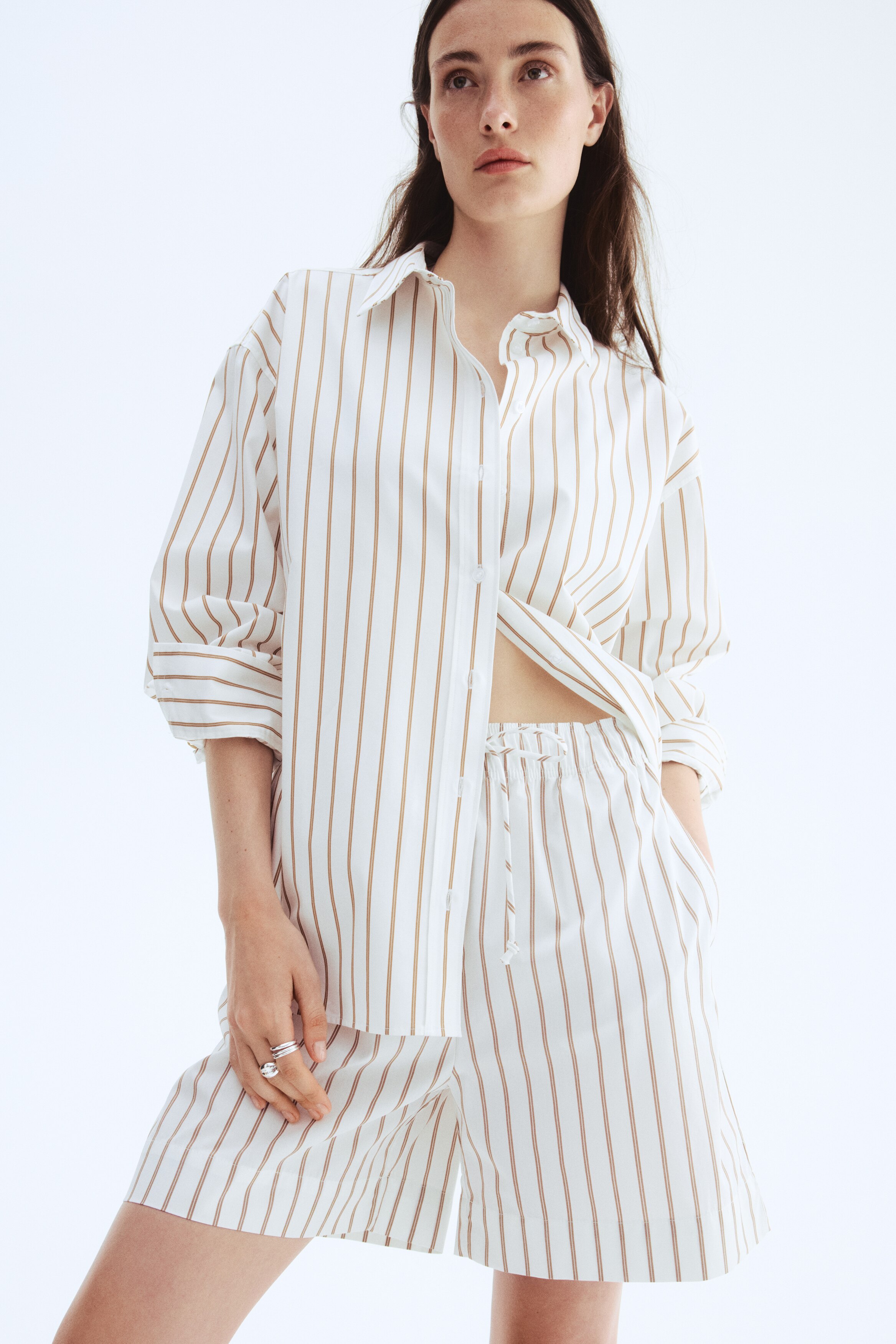 White/beige striped