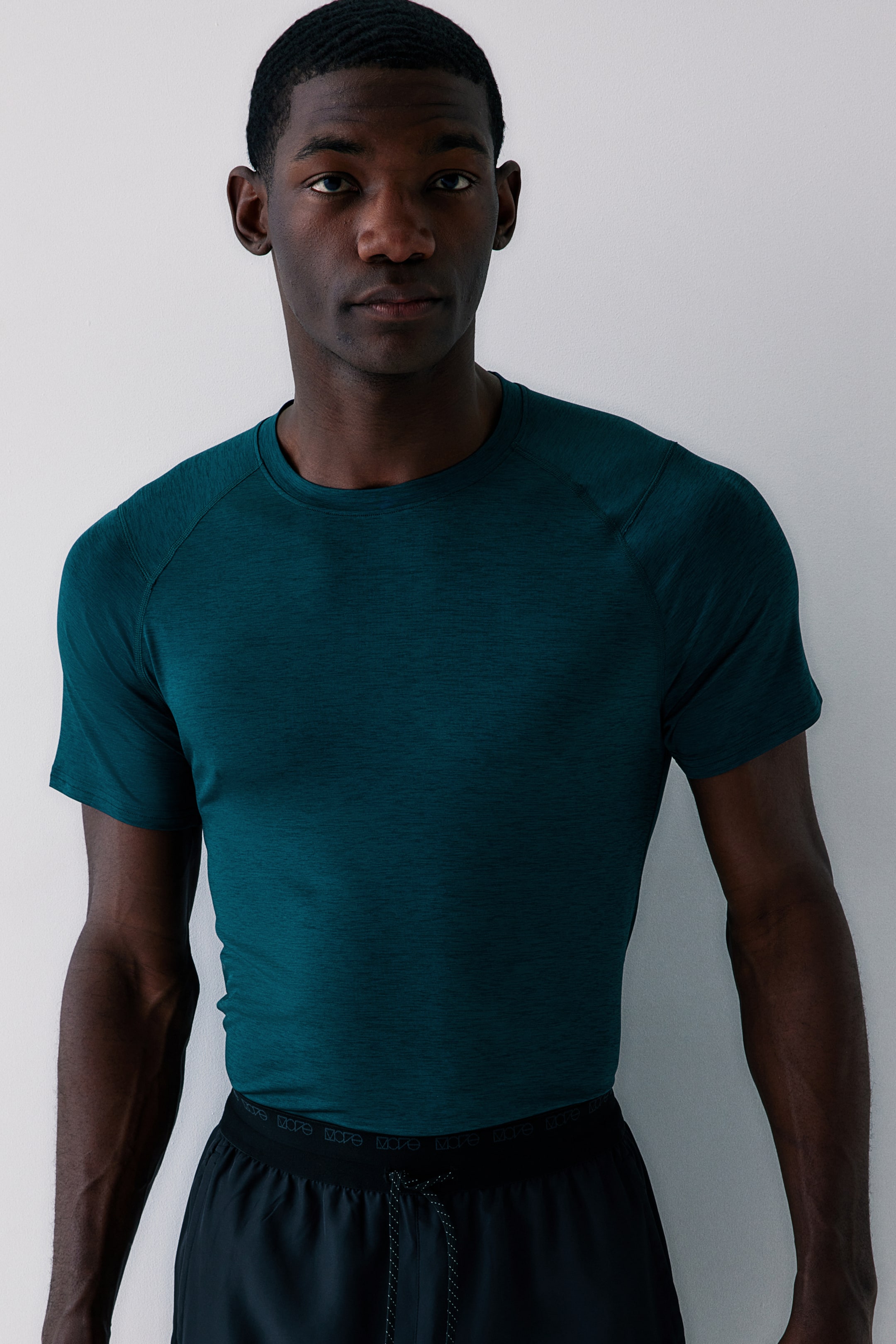 Спортивная рубашка H-M Muscle Fit в DryMove 3390₽