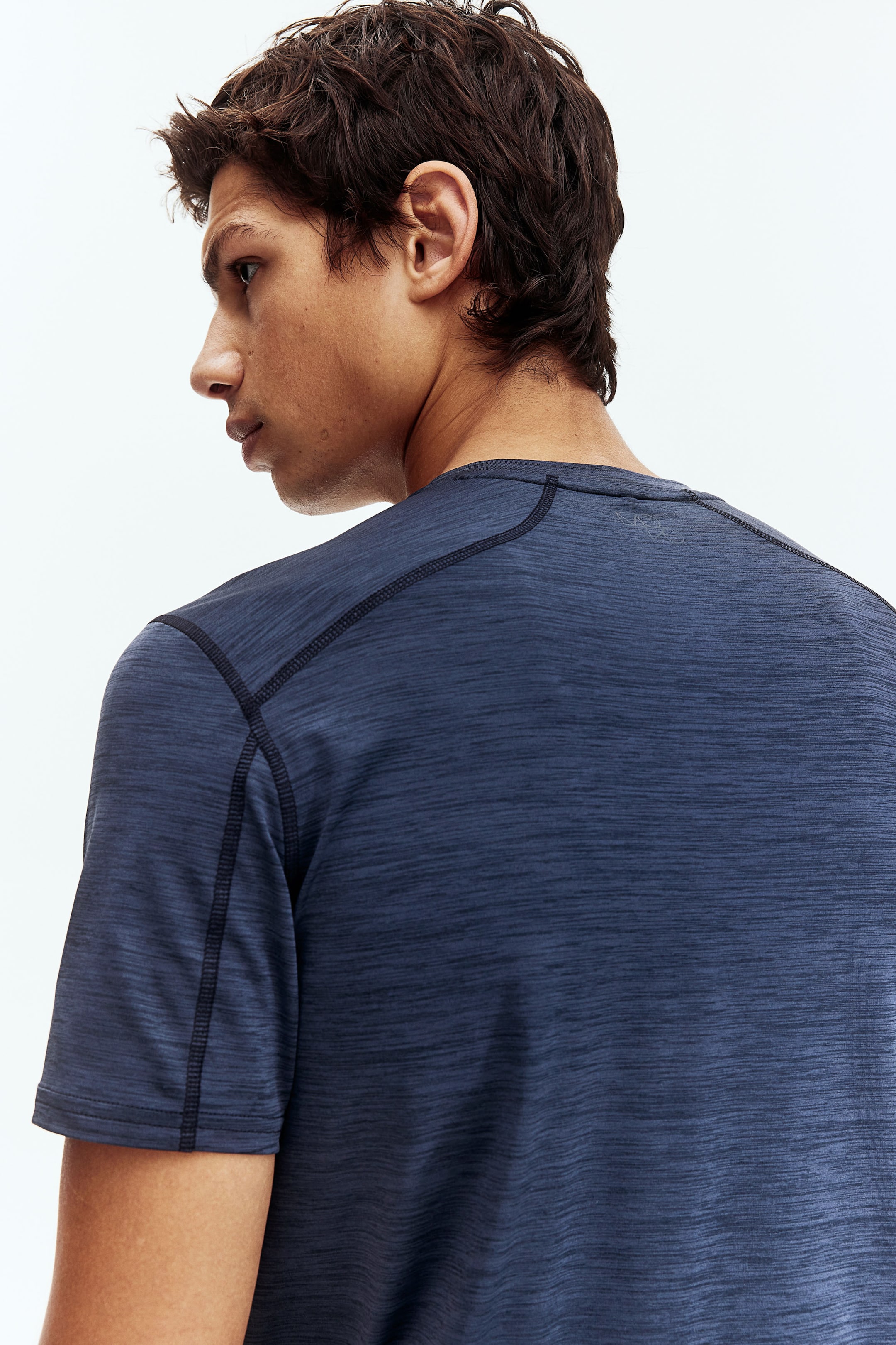 Спортивная рубашка H-M Muscle Fit в DryMove 3390₽