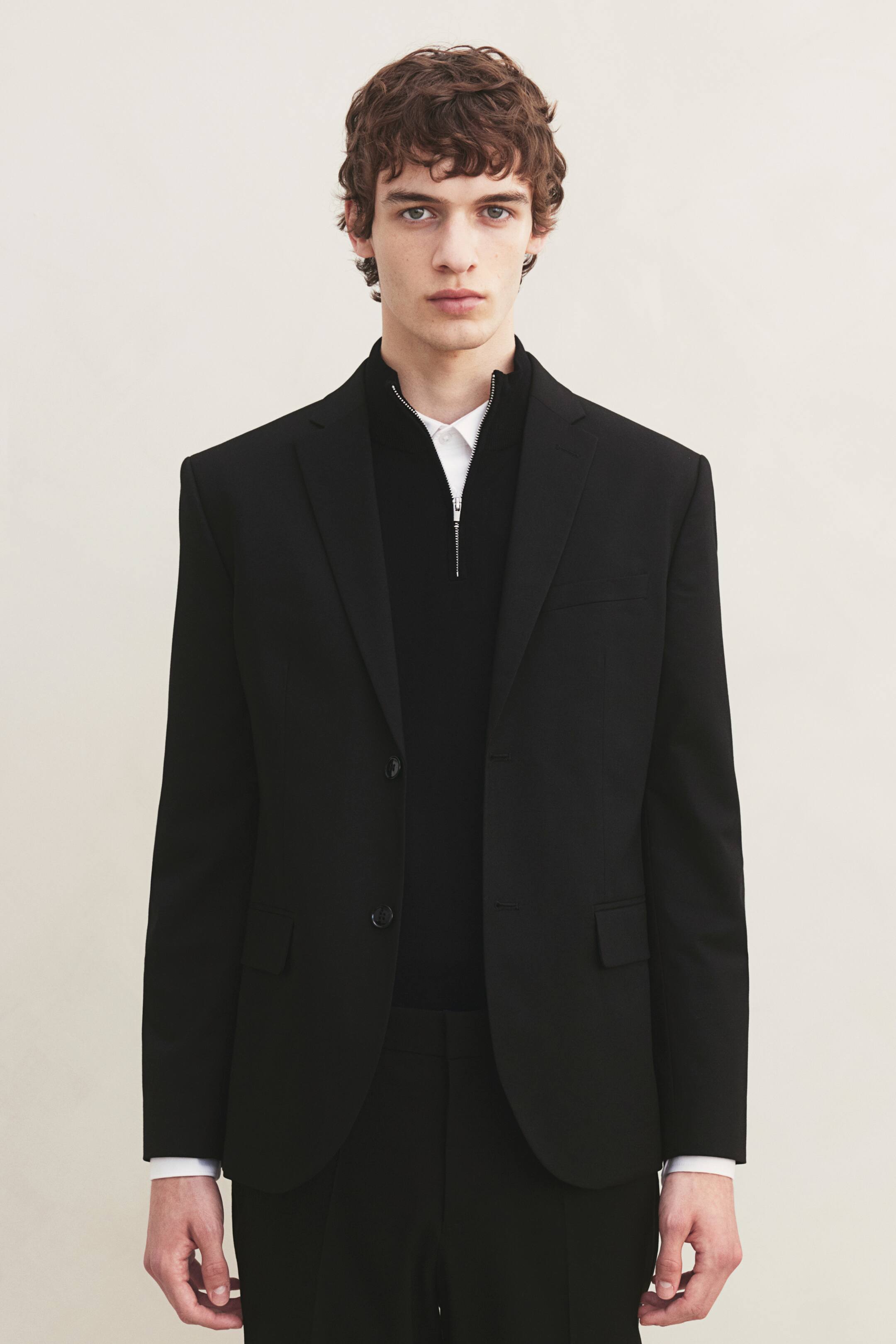 Приталенный однобортный пиджак H-M 15290₽