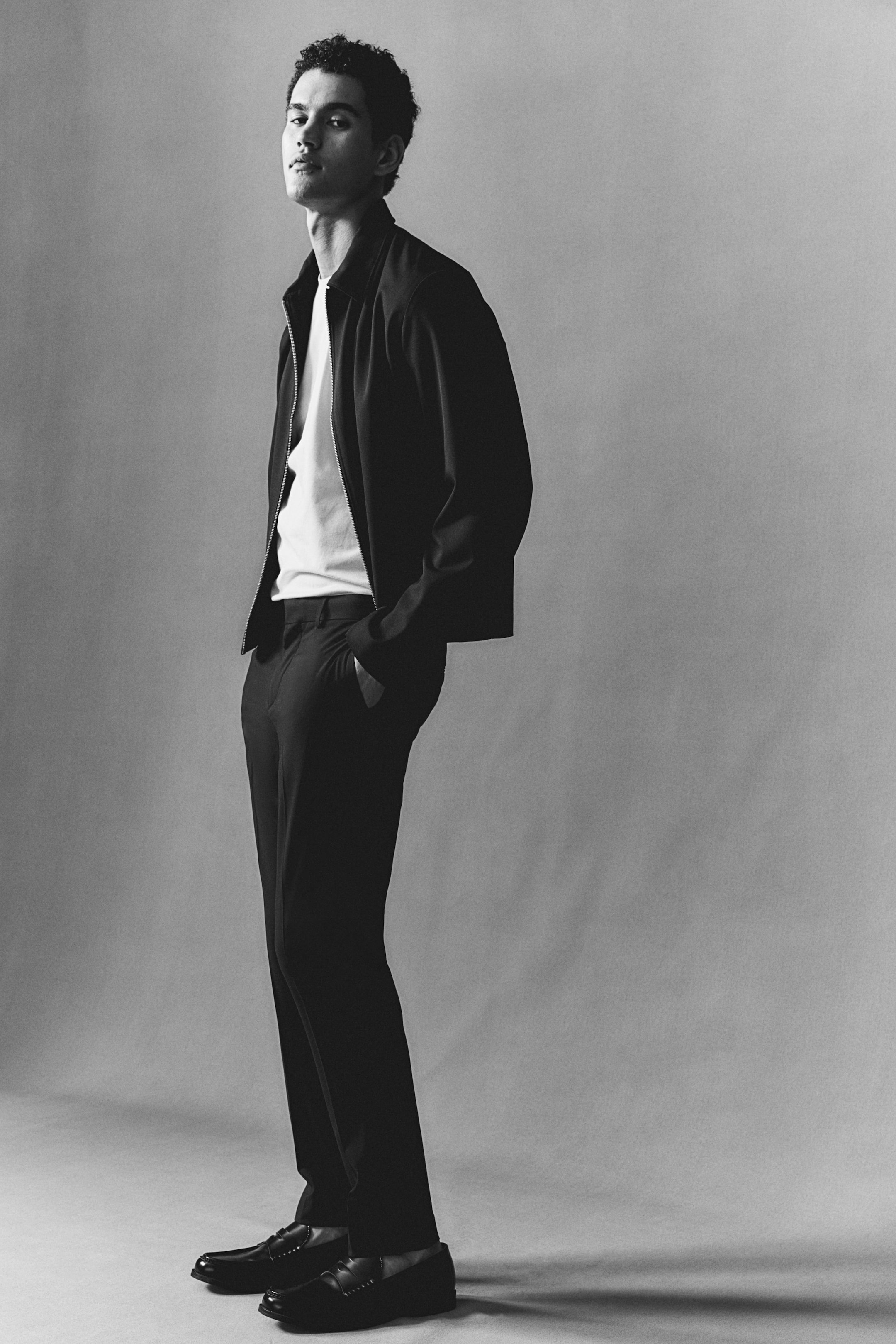 Приталенные брюки от костюма H-M 5590₽