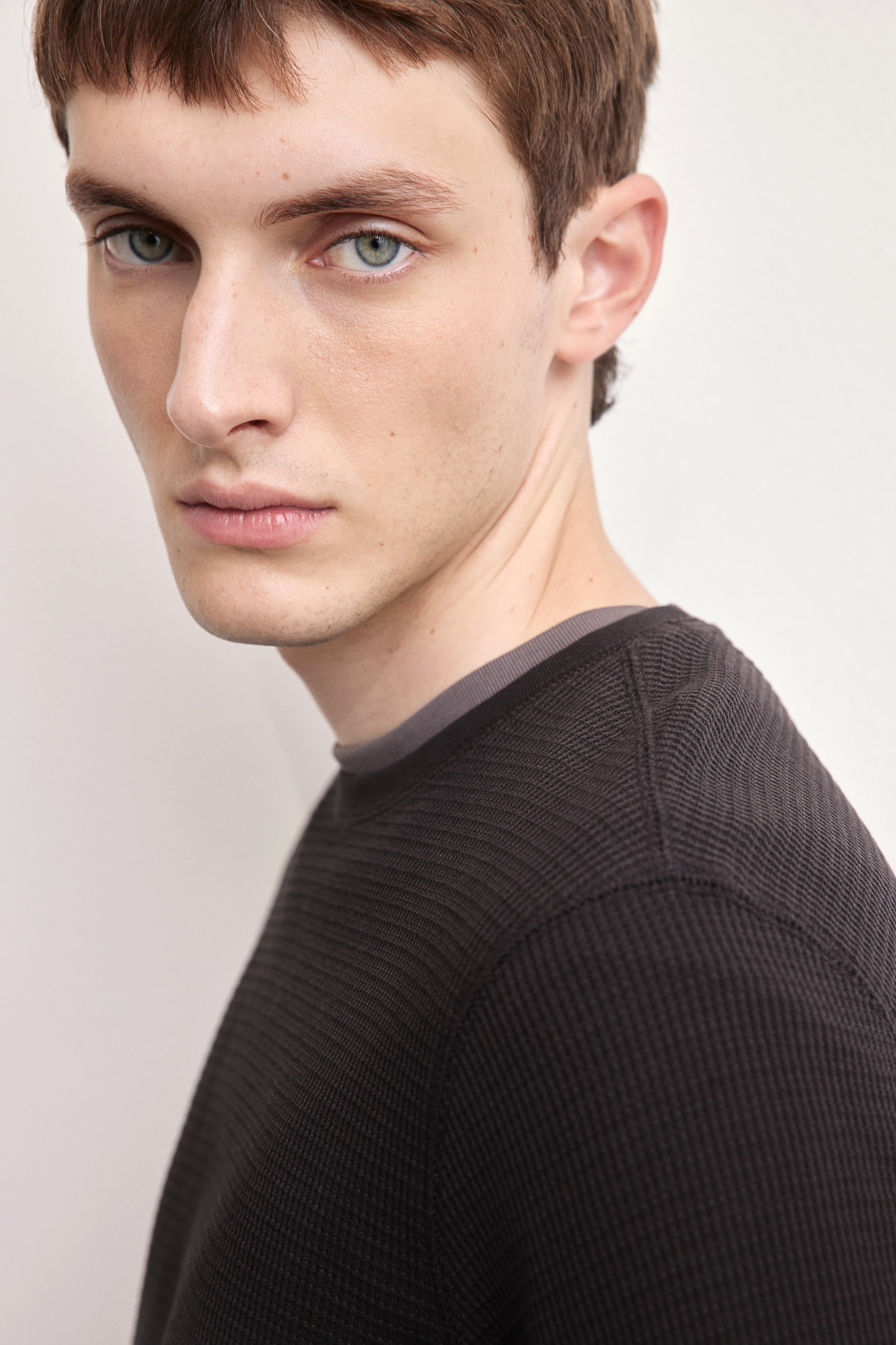 Приталенная рубашка из вафельного джерси H-M Slim Fit 3790₽