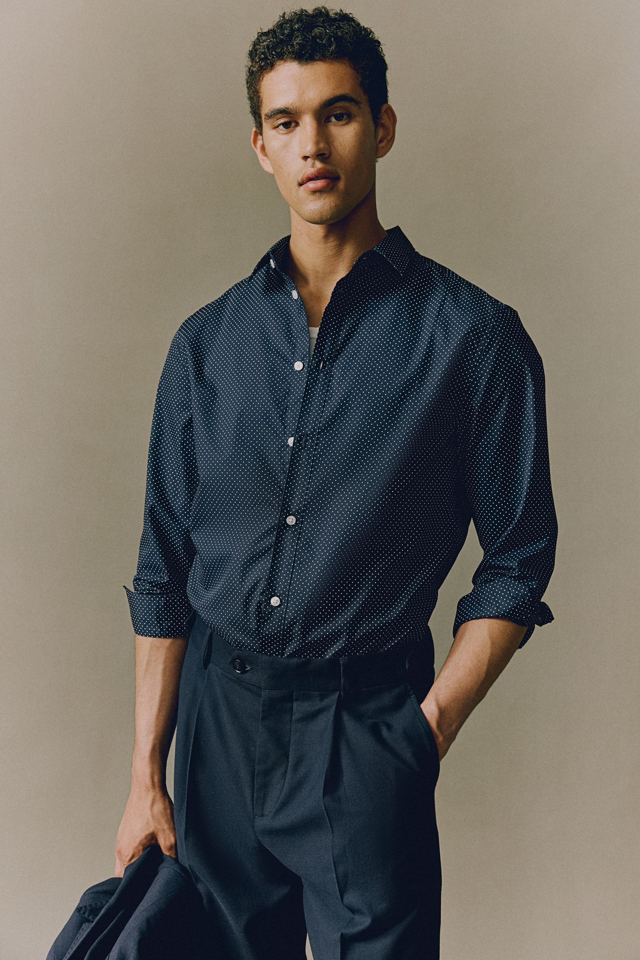 Легкая гладкая рубашка H-M Slim Fit 2490₽