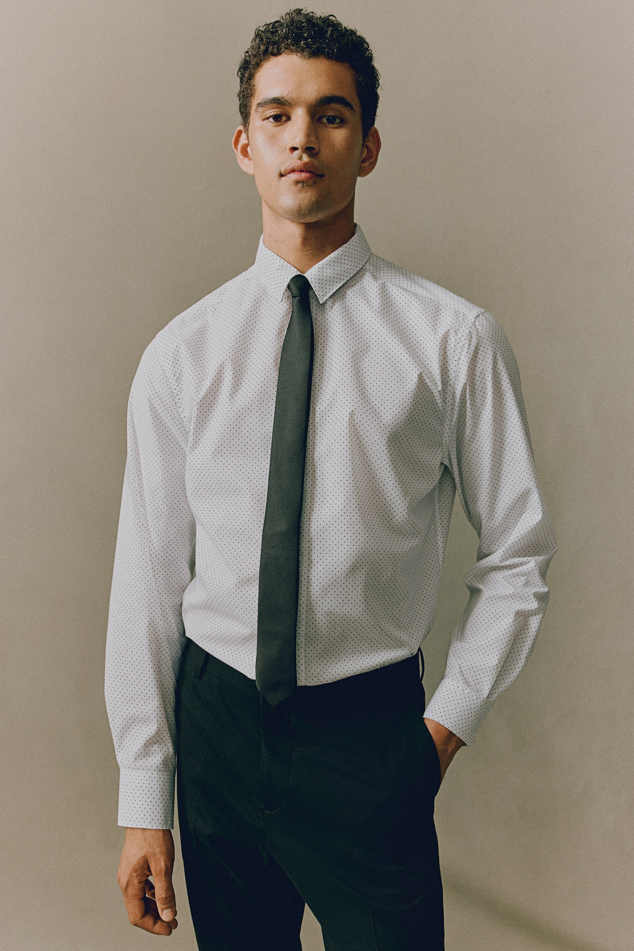 Легкая гладкая рубашка H-M Slim Fit 2190₽