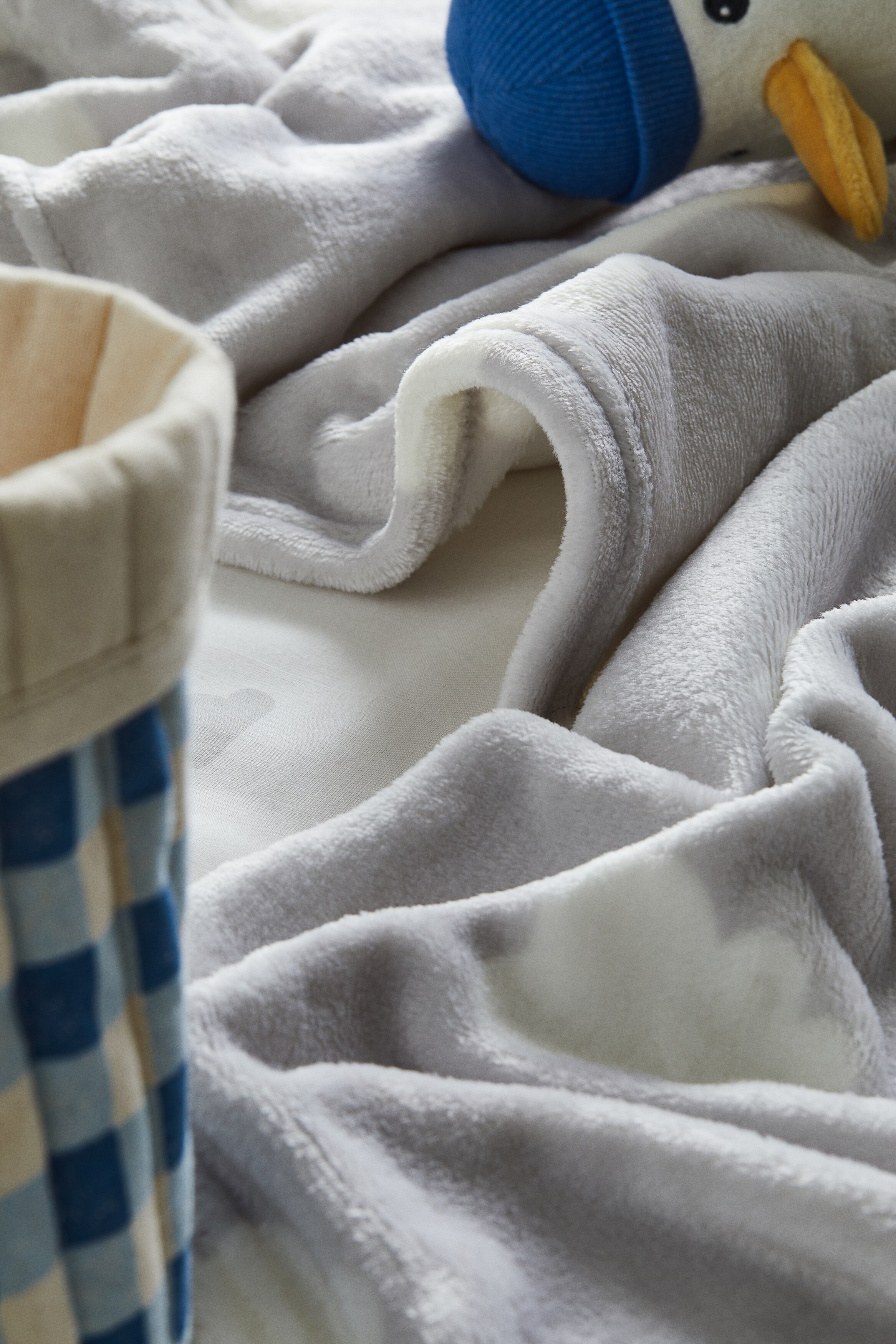 Флисовый плед с принтом от H-M 2090₽