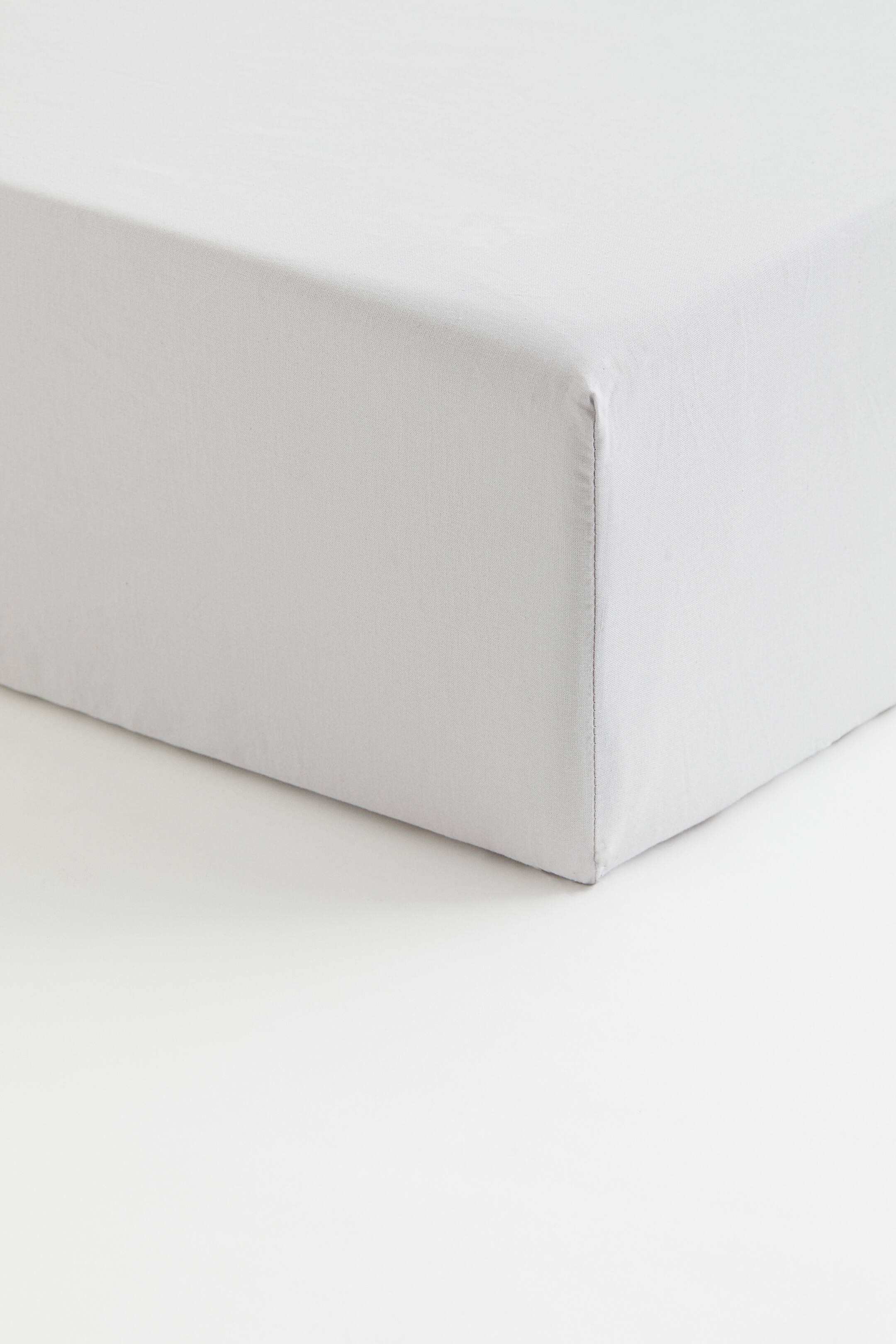 Хлопчатобумажная простыня в обтяжку от H-M 3390₽