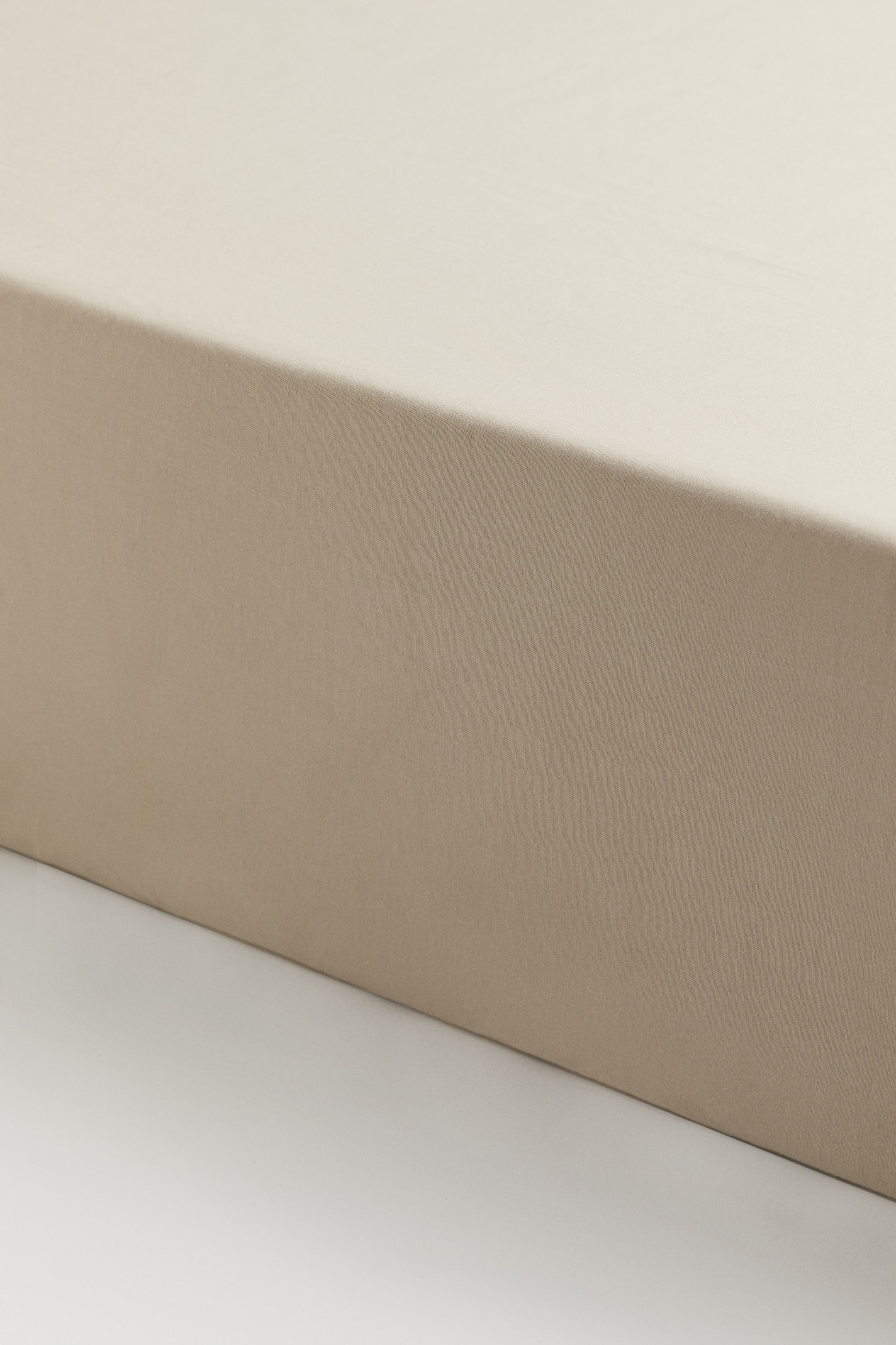 Хлопчатобумажная простыня в обтяжку от H-M 5690₽