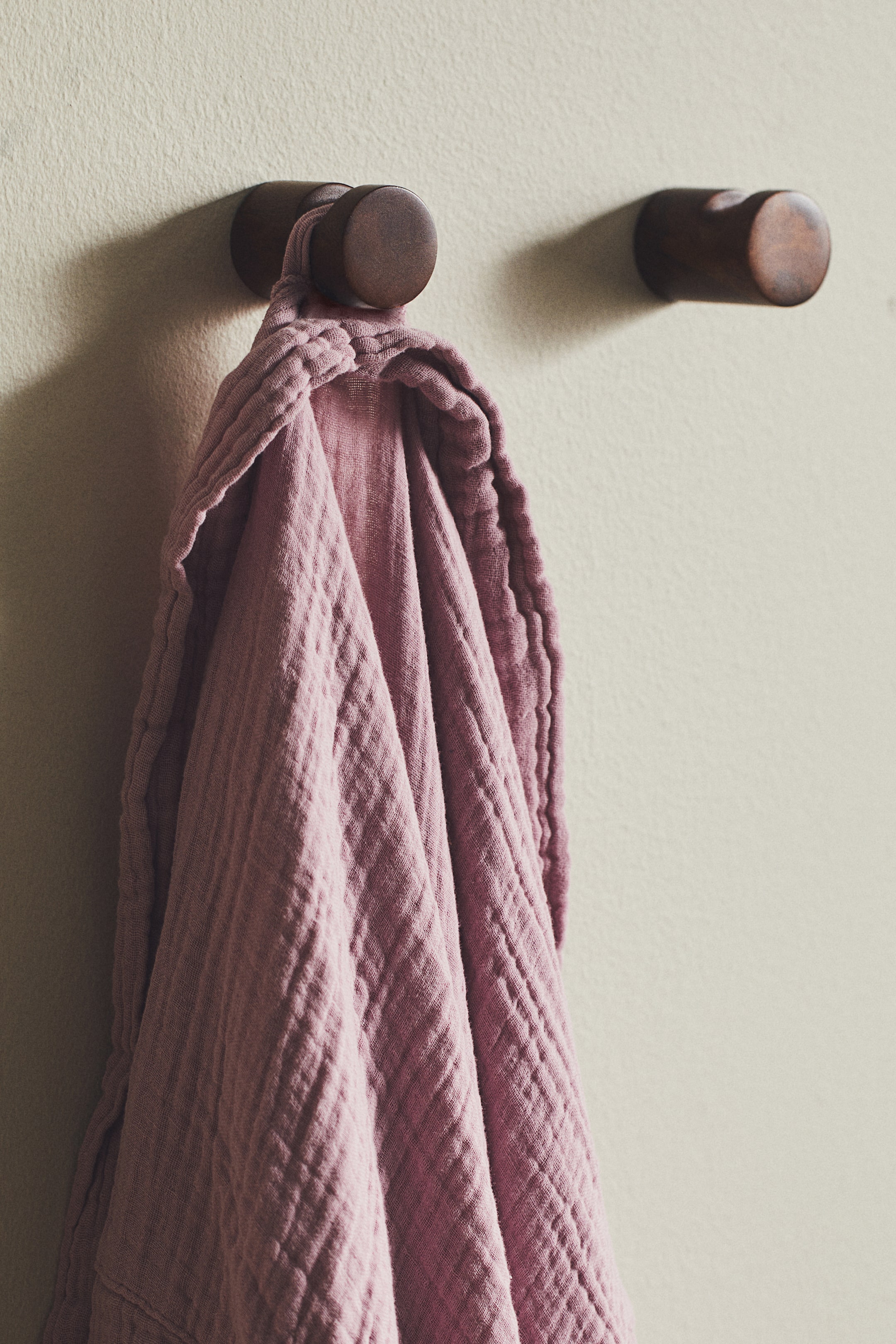 Крючок из дерева манго от H-M 1690₽