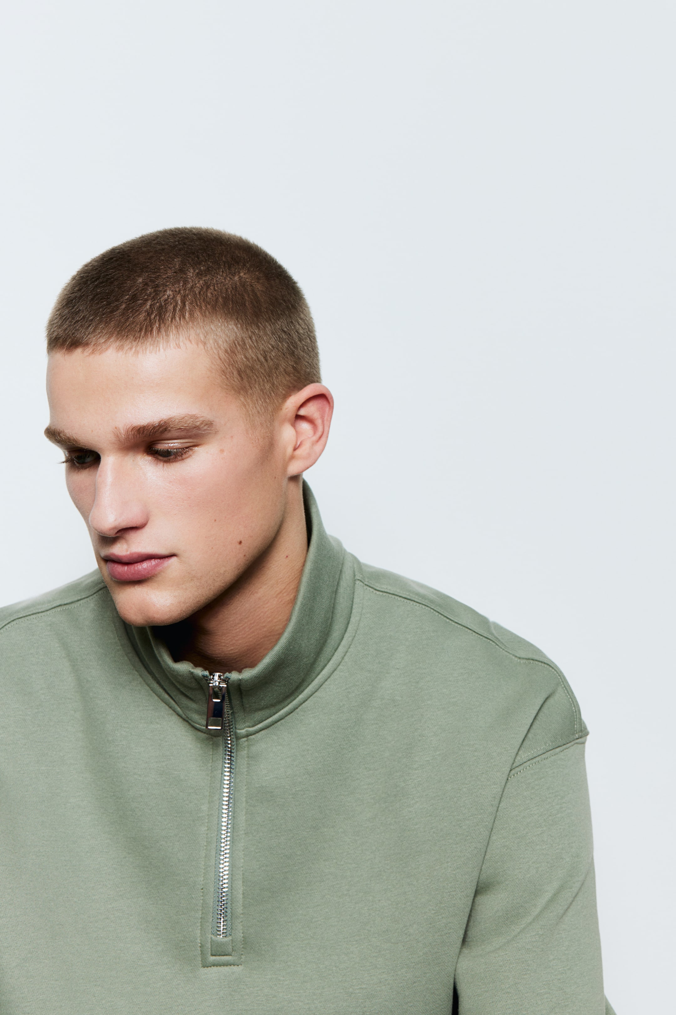 Толстовка свободного кроя H-M на молнии до половины длины 6690₽