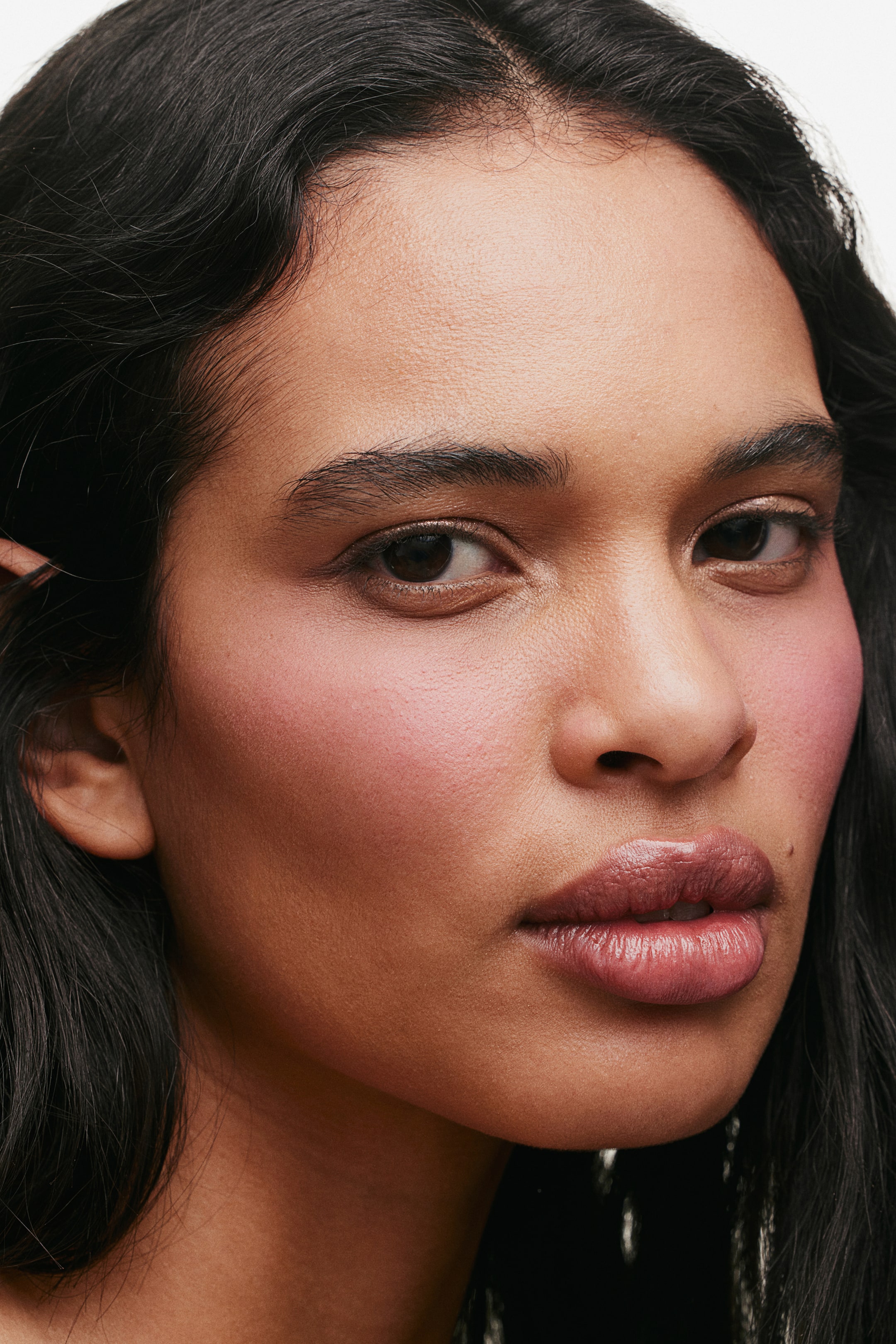 Румяна из прессованной пудры H-M 2090₽