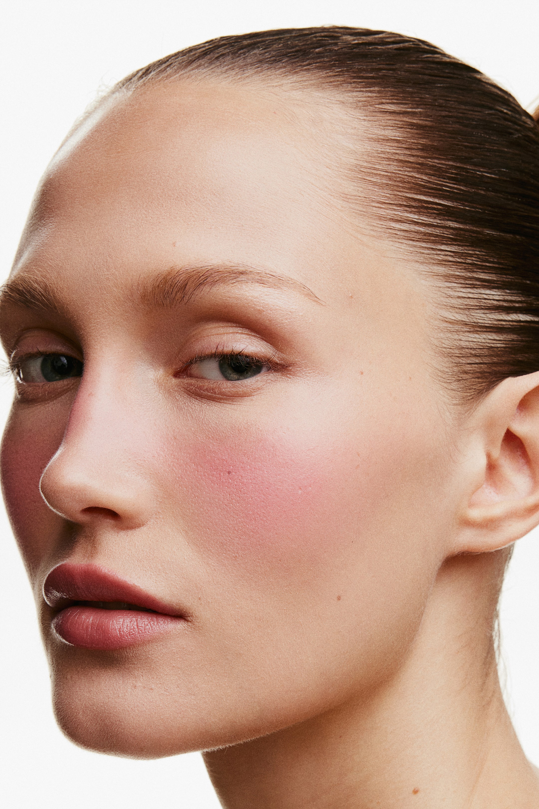 Румяна из прессованной пудры H-M 2090₽