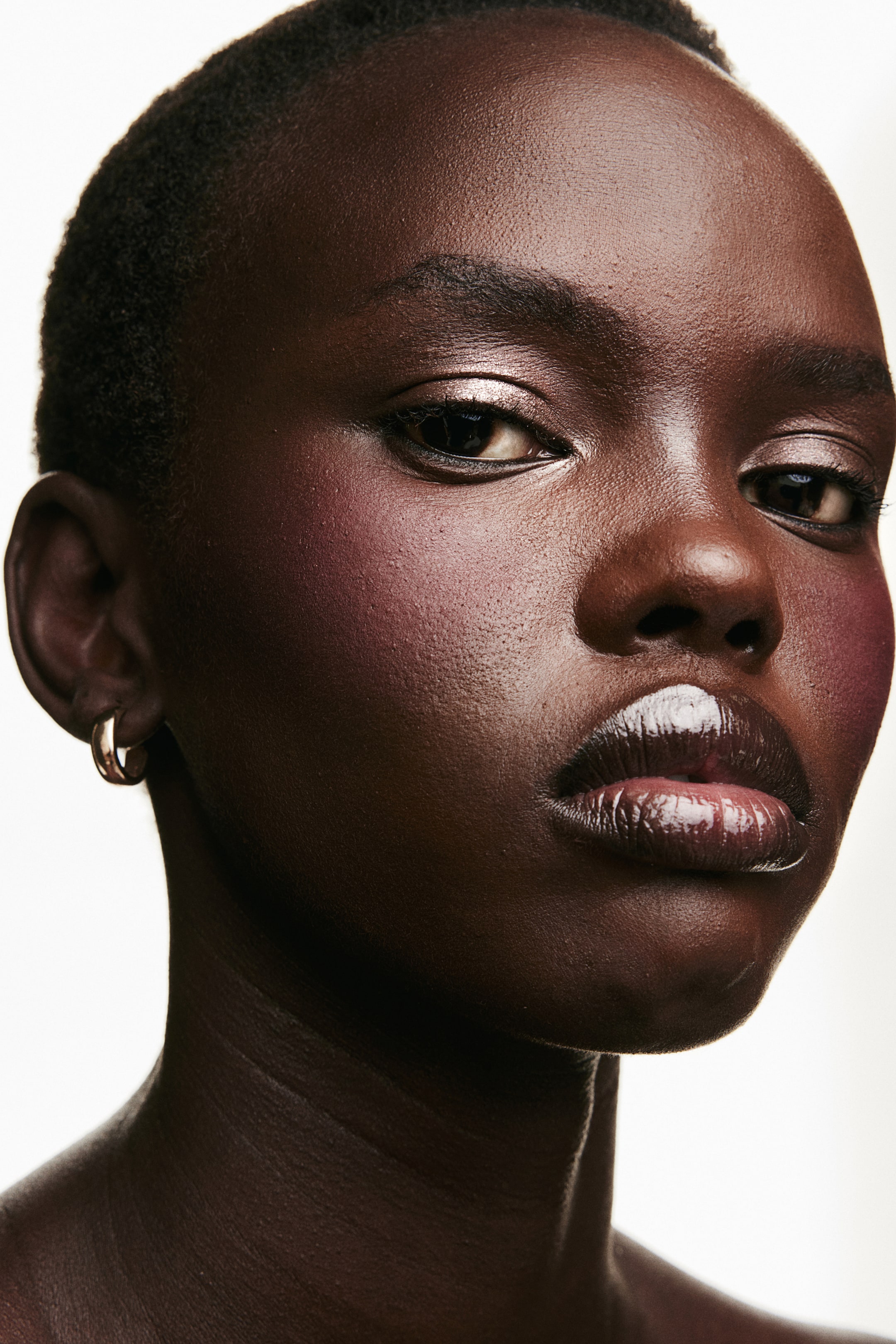 Румяна из прессованной пудры H-M 2090₽