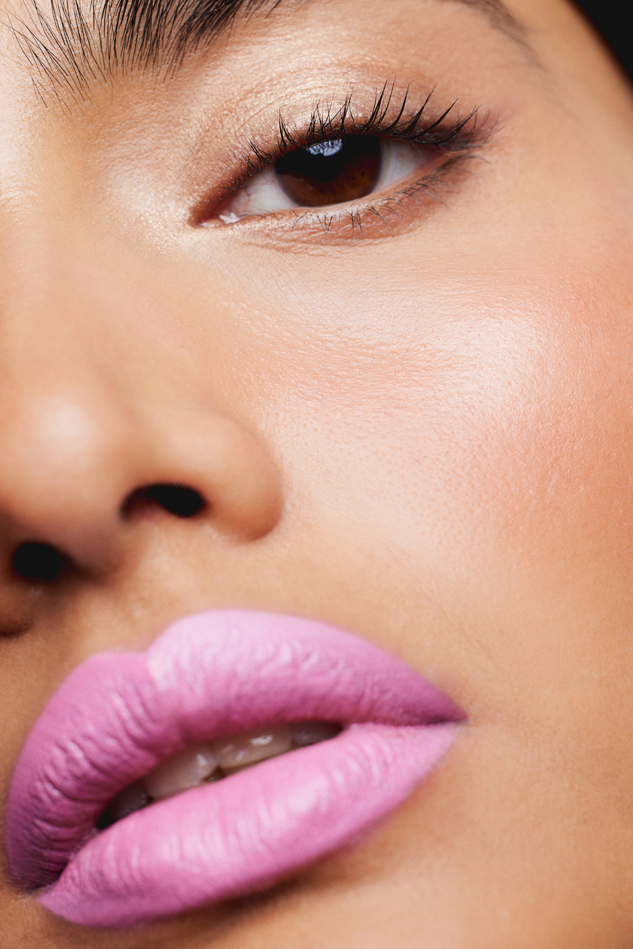 Атласная губная помада H-M 1590₽