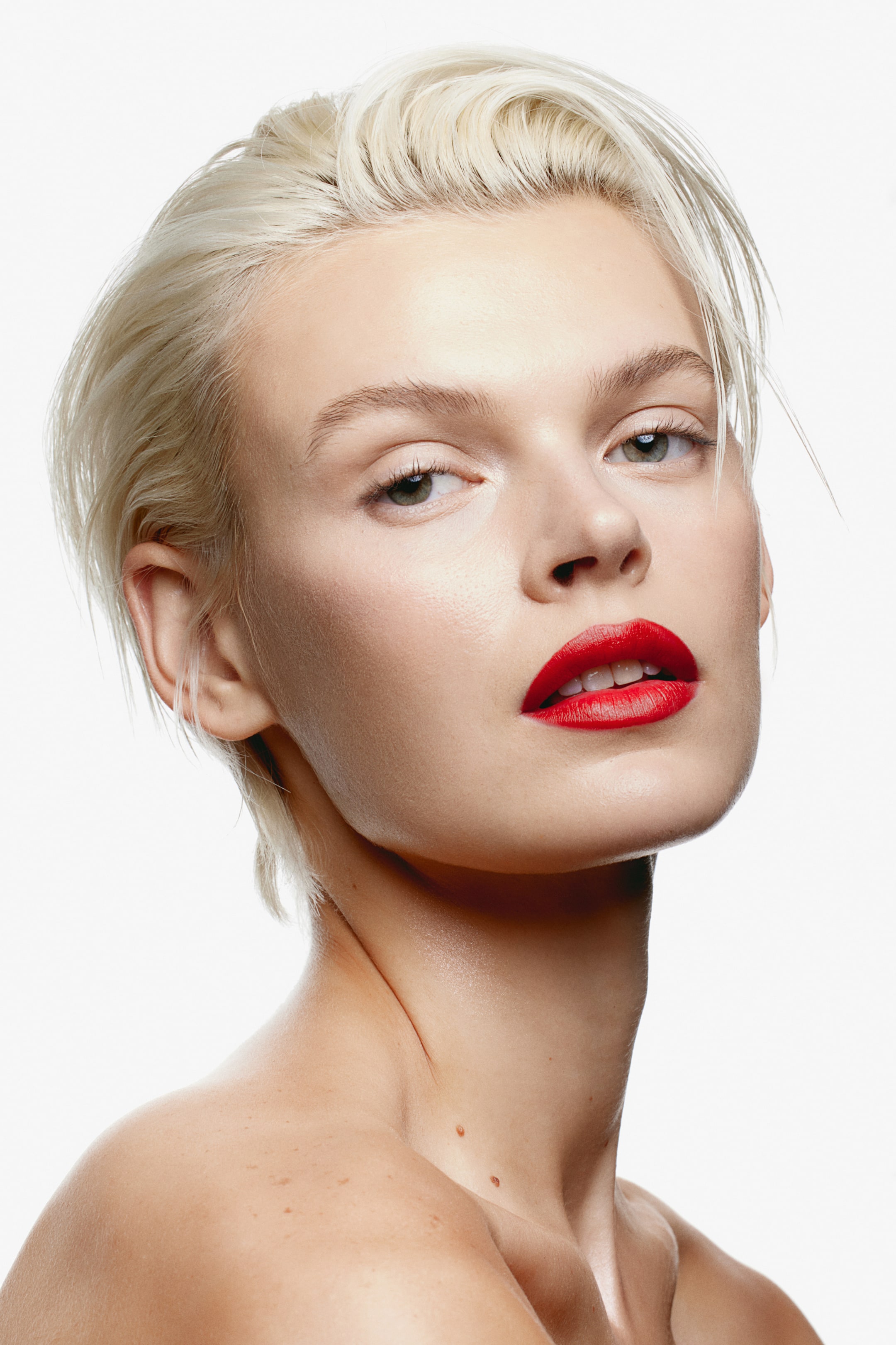 Атласная губная помада H-M 2890₽