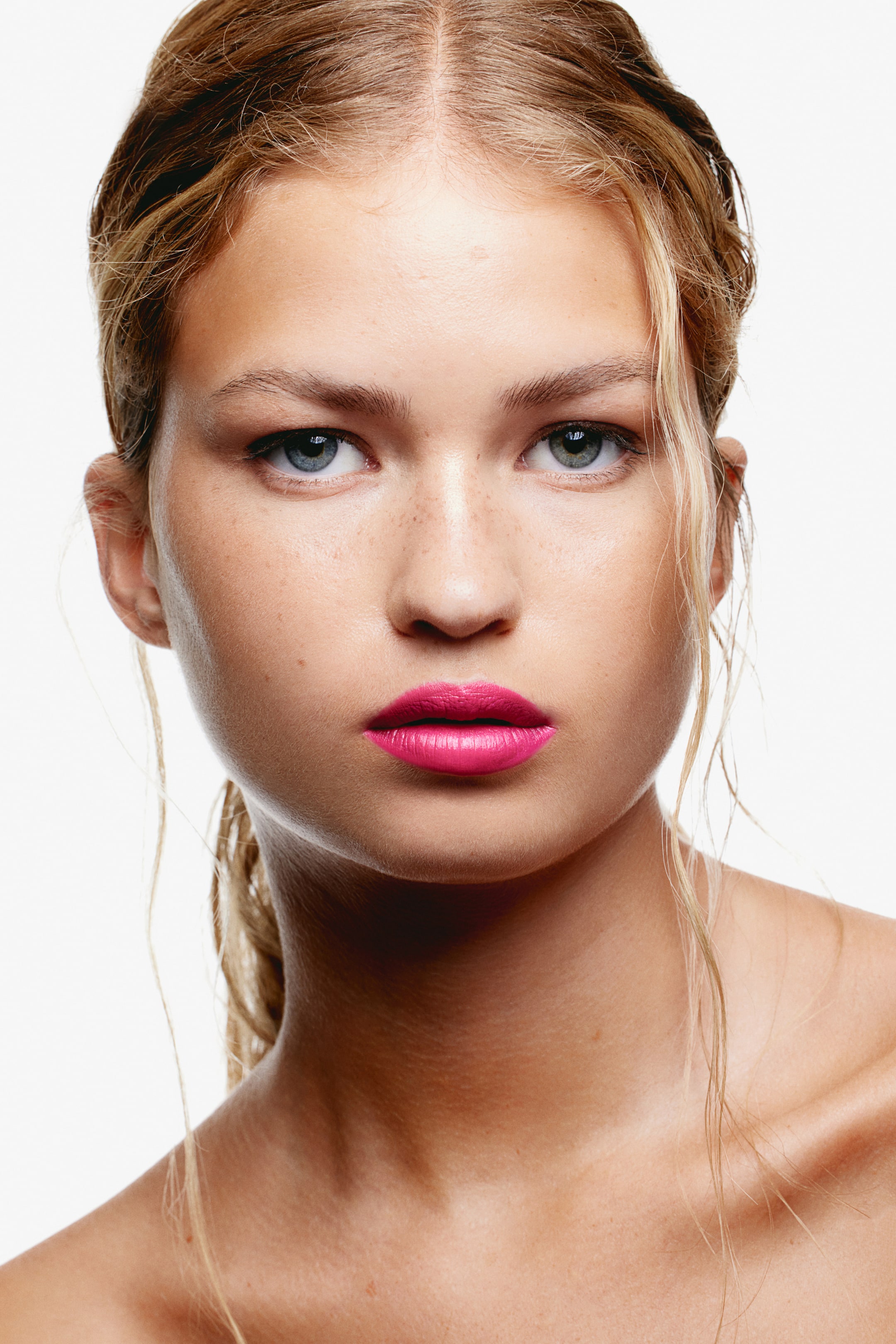 Атласная губная помада H-M 1590₽