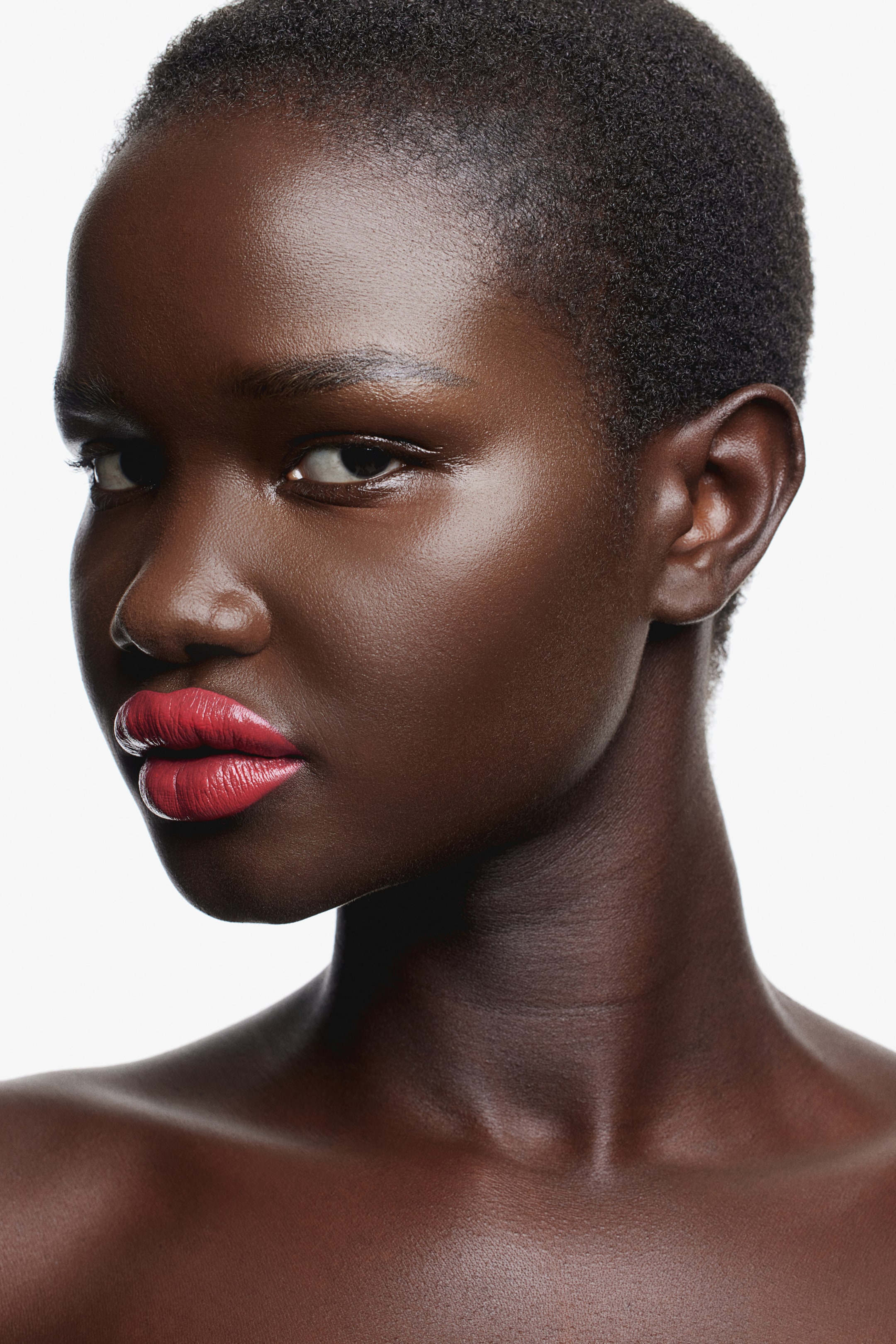 Атласная губная помада H-M 1590₽