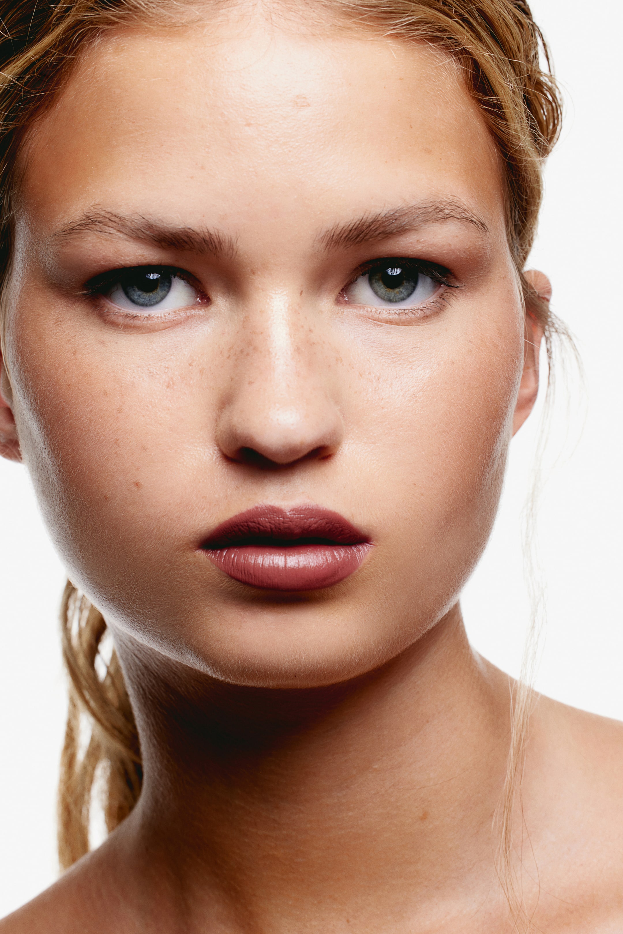 Атласная губная помада H-M 1590₽