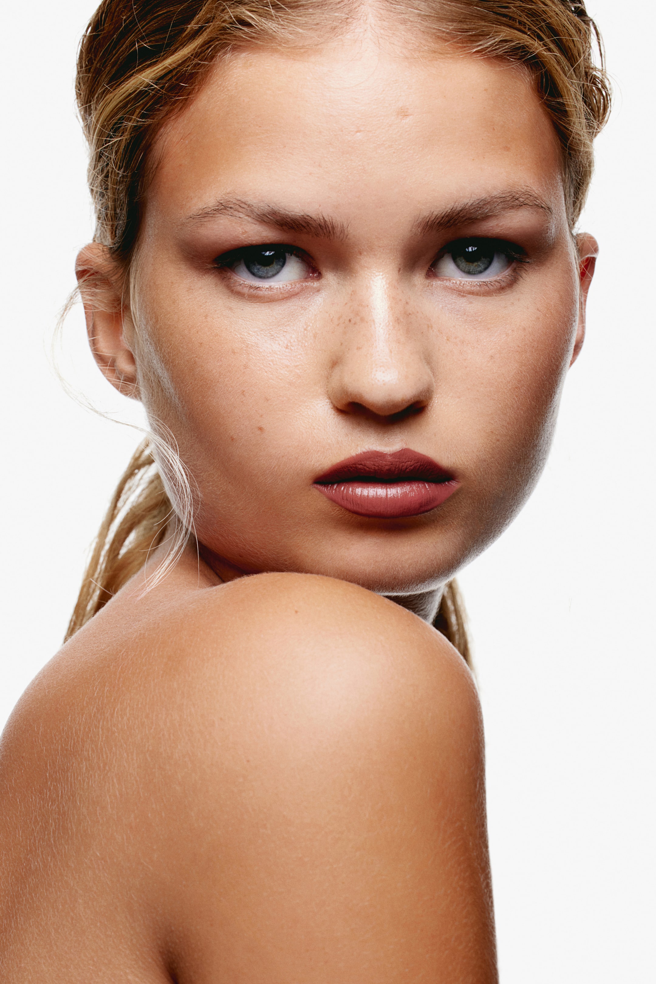 Атласная губная помада H-M 2890₽