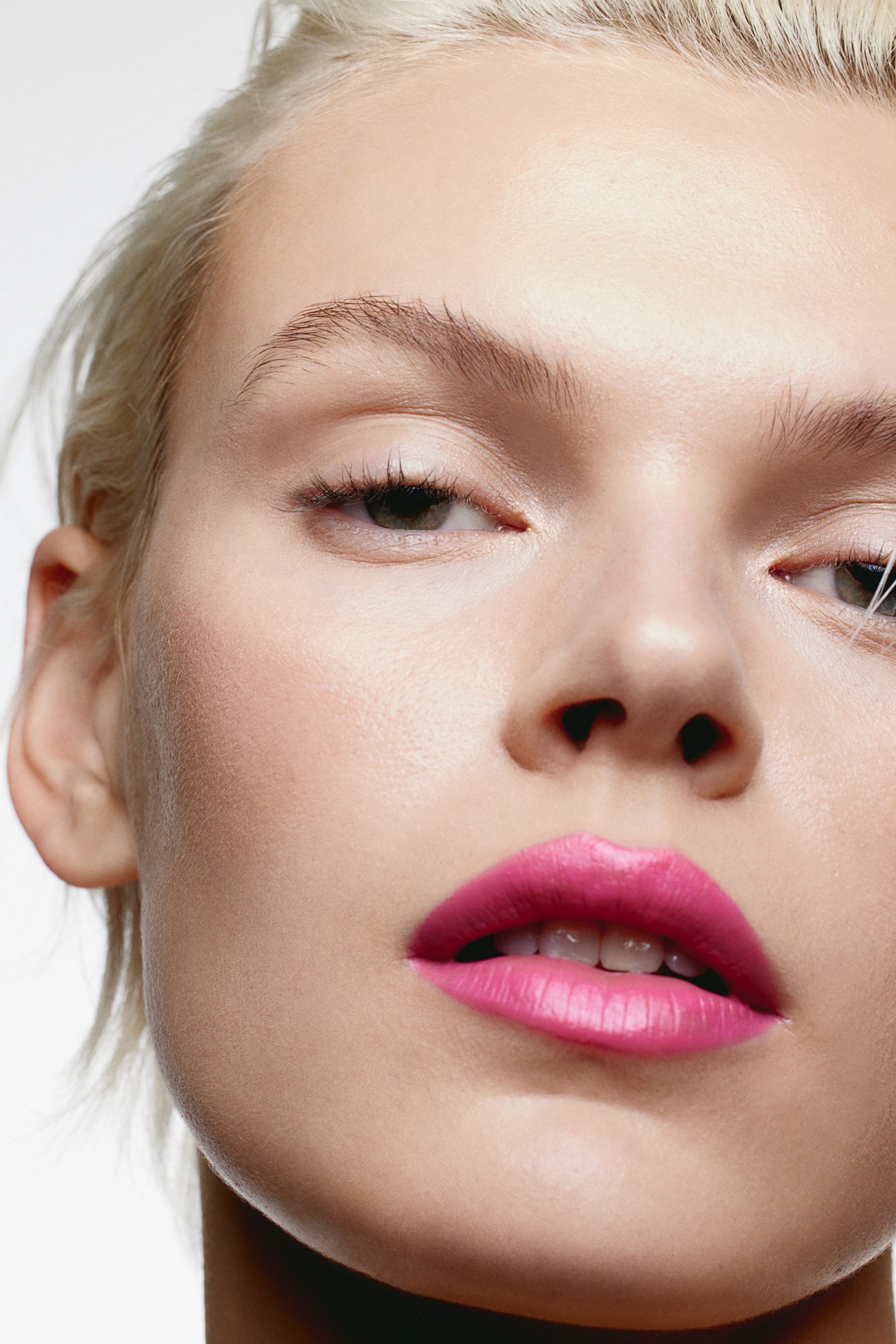 Атласная губная помада H-M 1590₽