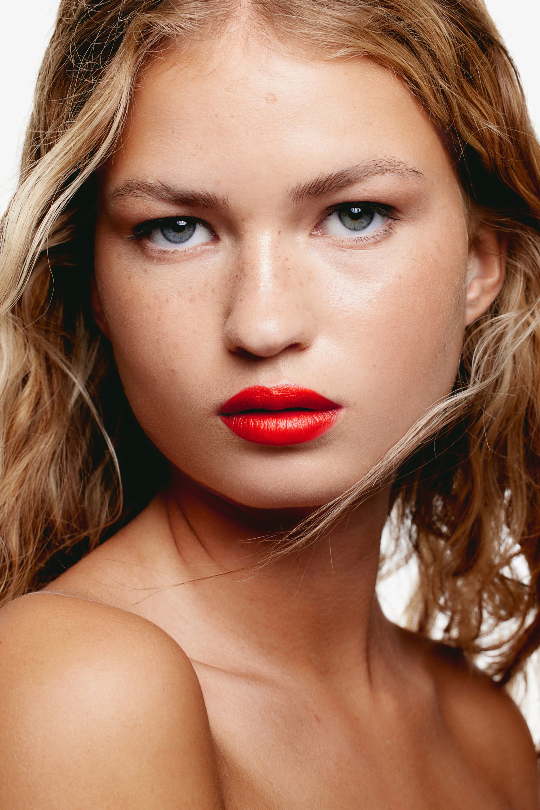 Атласная губная помада H-M 1590₽