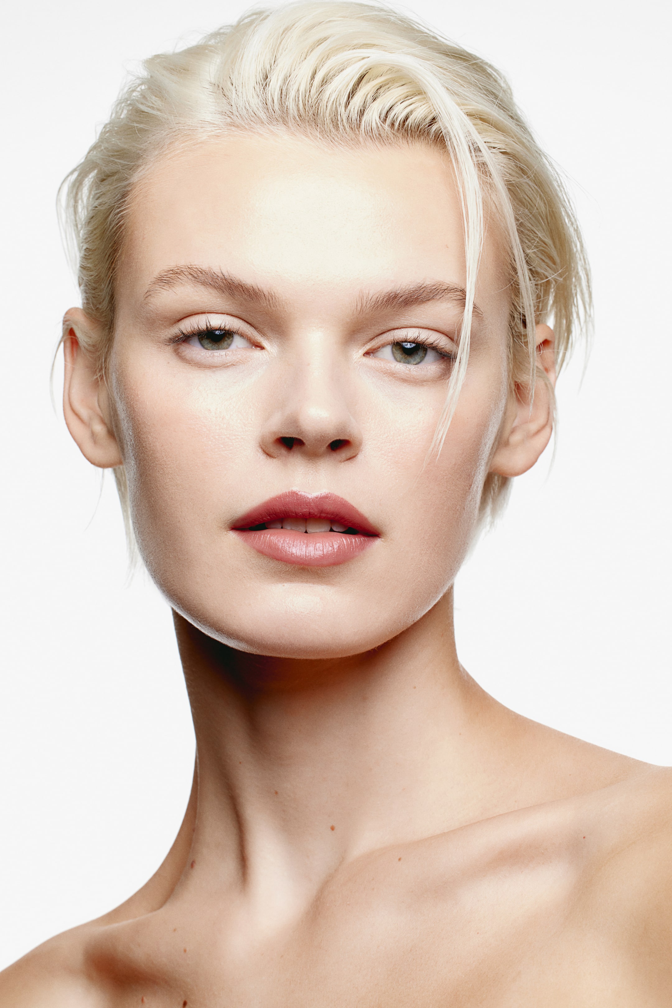 Атласная губная помада H-M 2890₽