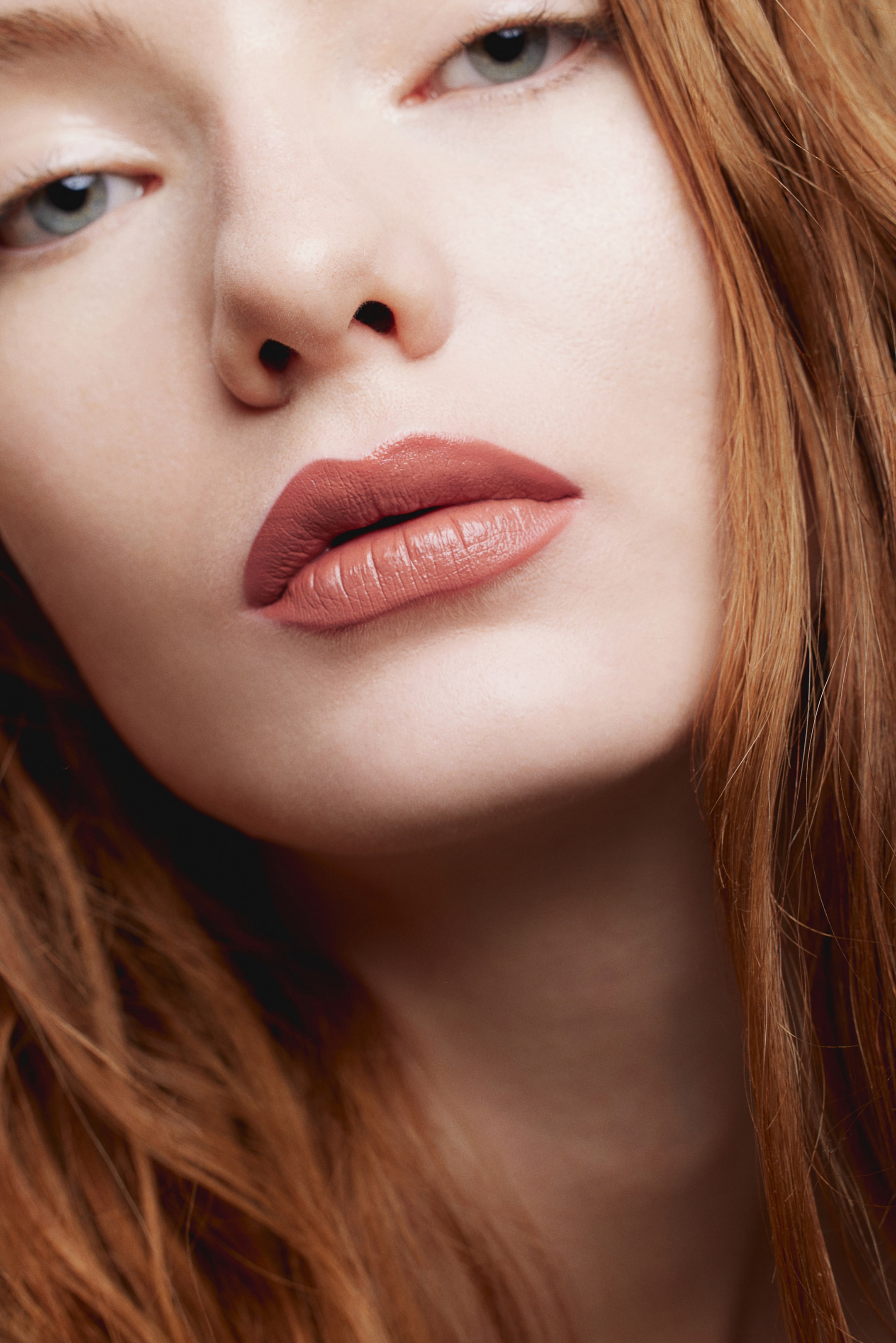 Атласная губная помада H-M 1590₽