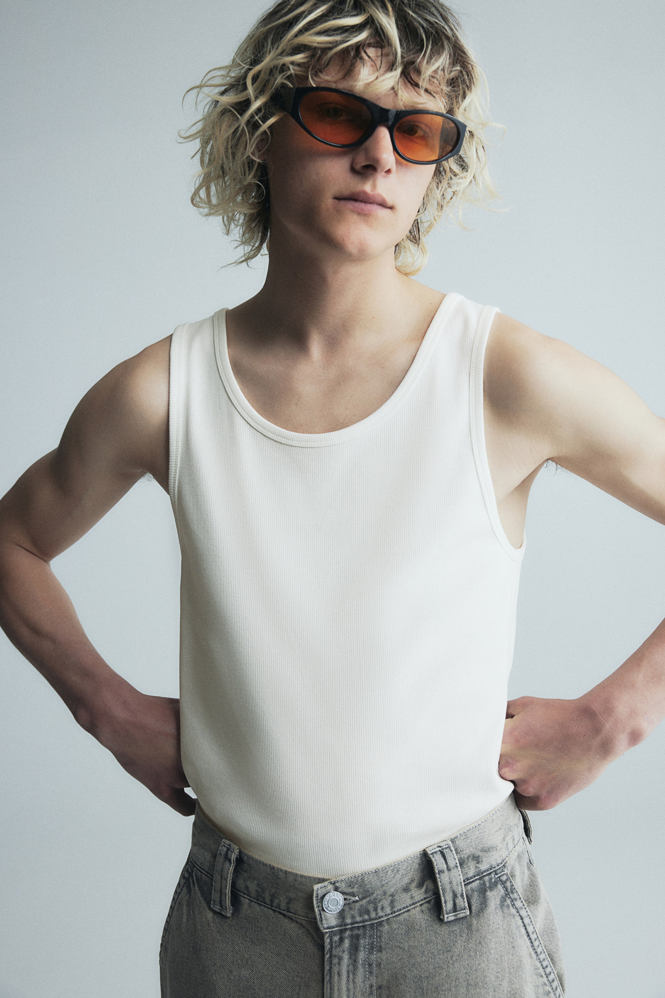 Облегающий топ на бретелях в рубчик от H-M 1990₽