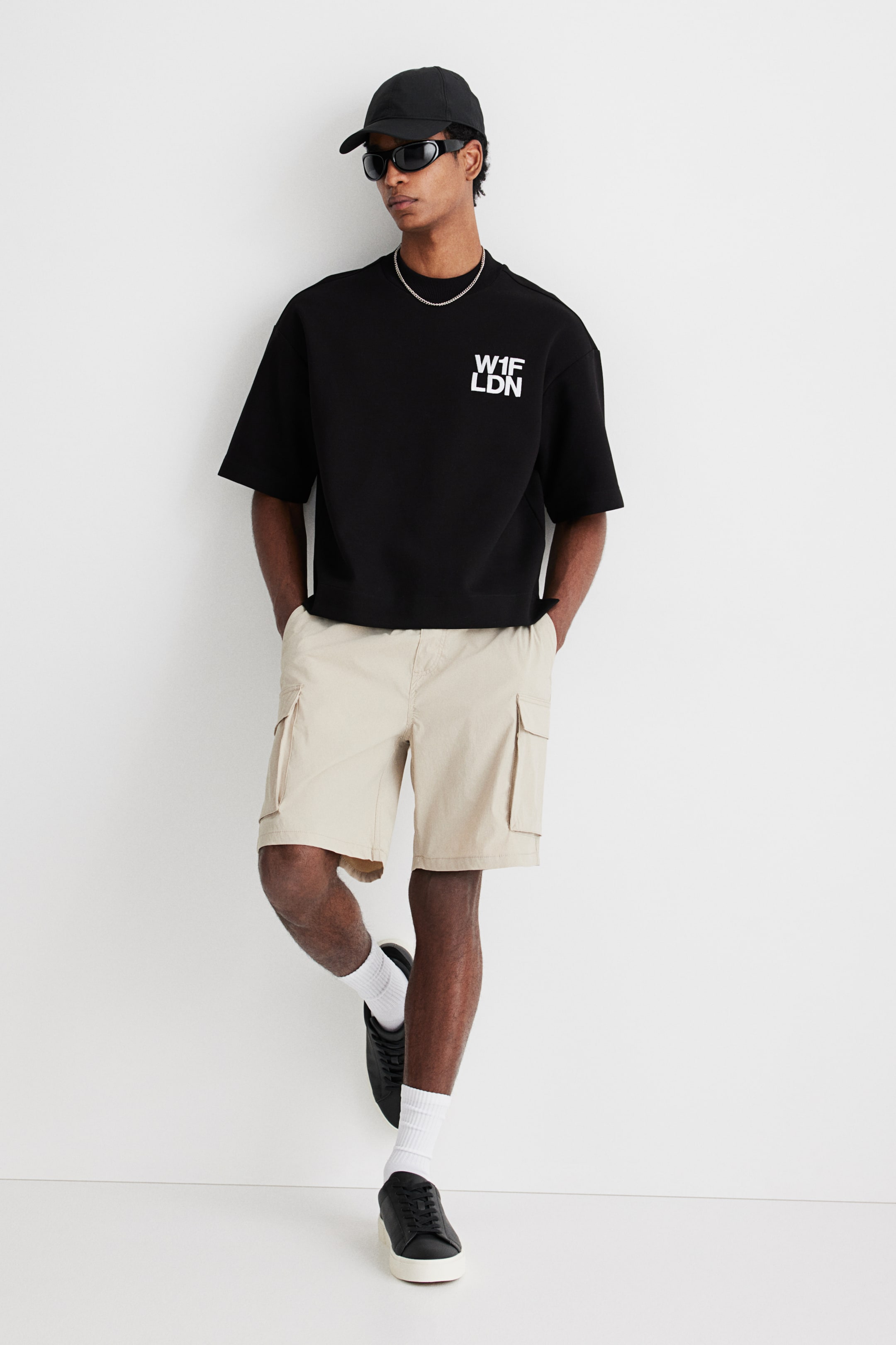 Шорты-карго кремового цвета H-M 5690₽