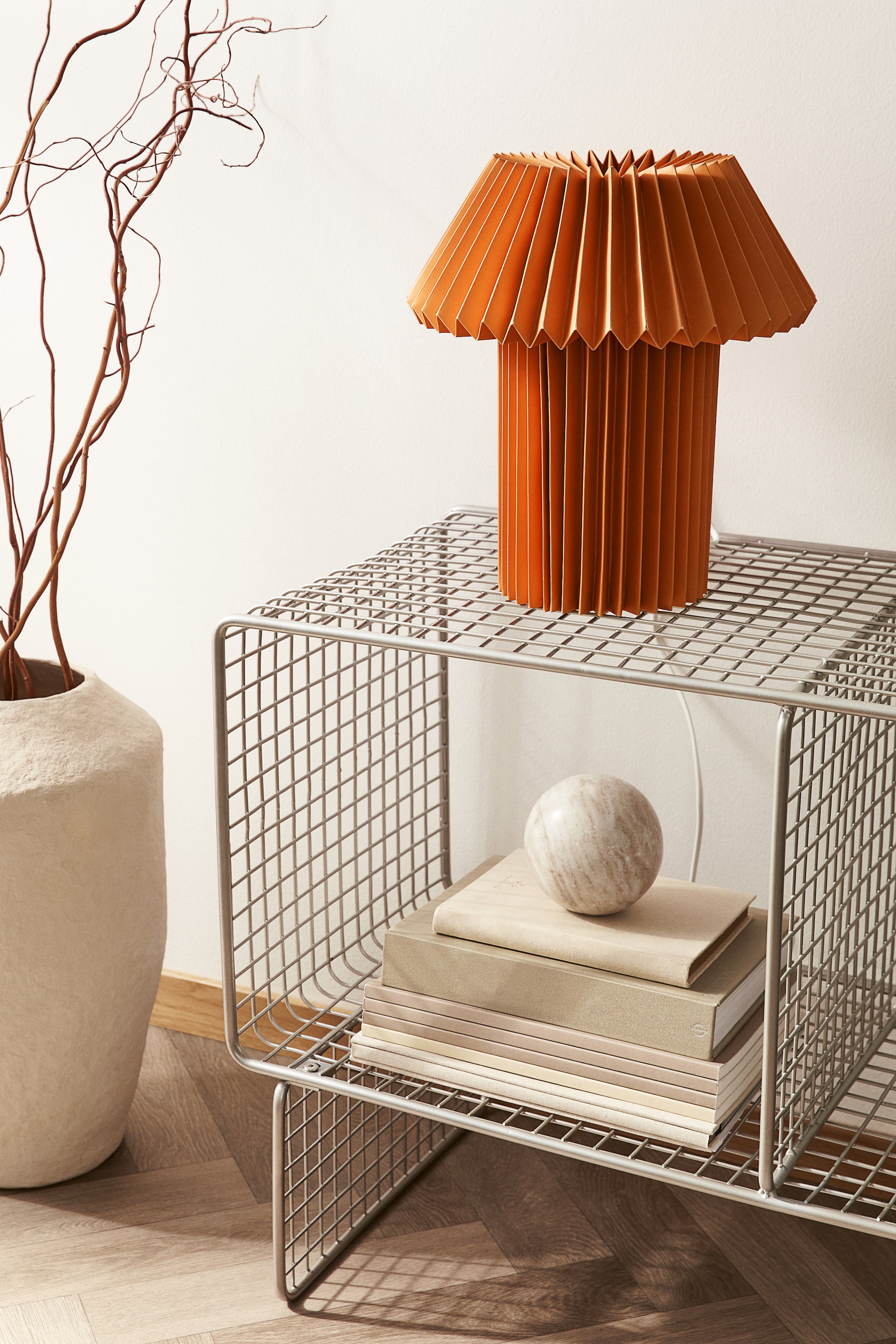 Настольная лампа из гофрированной бумаги H-M 9590₽