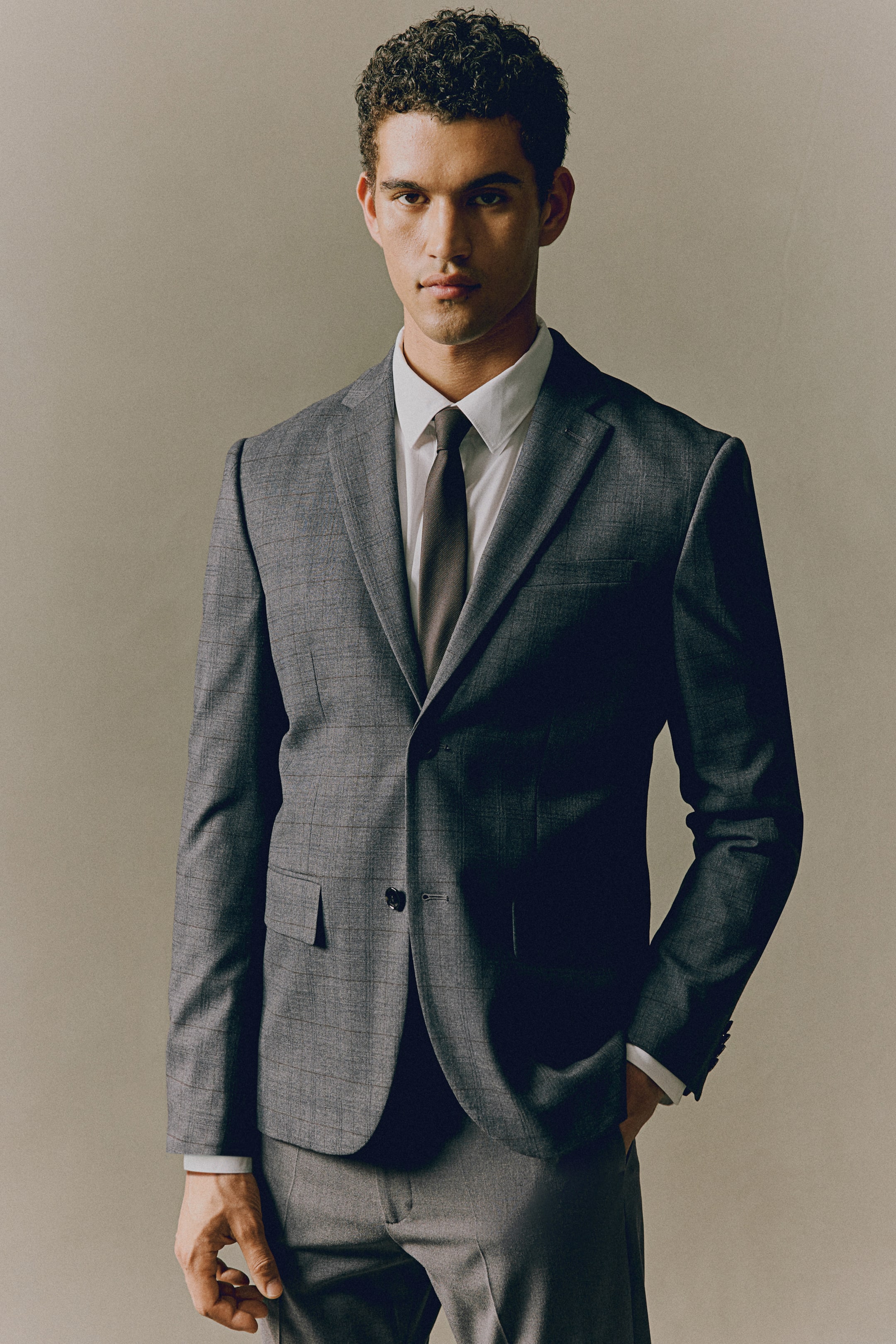 Приталенный пиджак H-M 17190₽