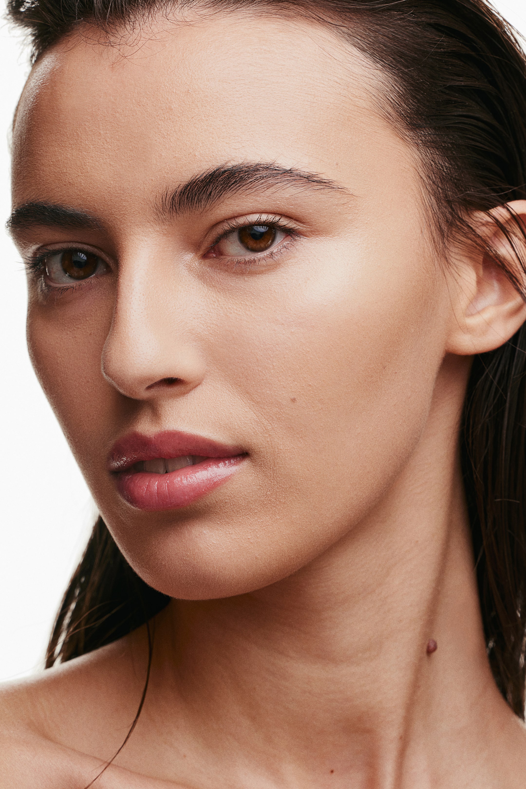 Тональный крем для улучшения состояния кожи от H-M