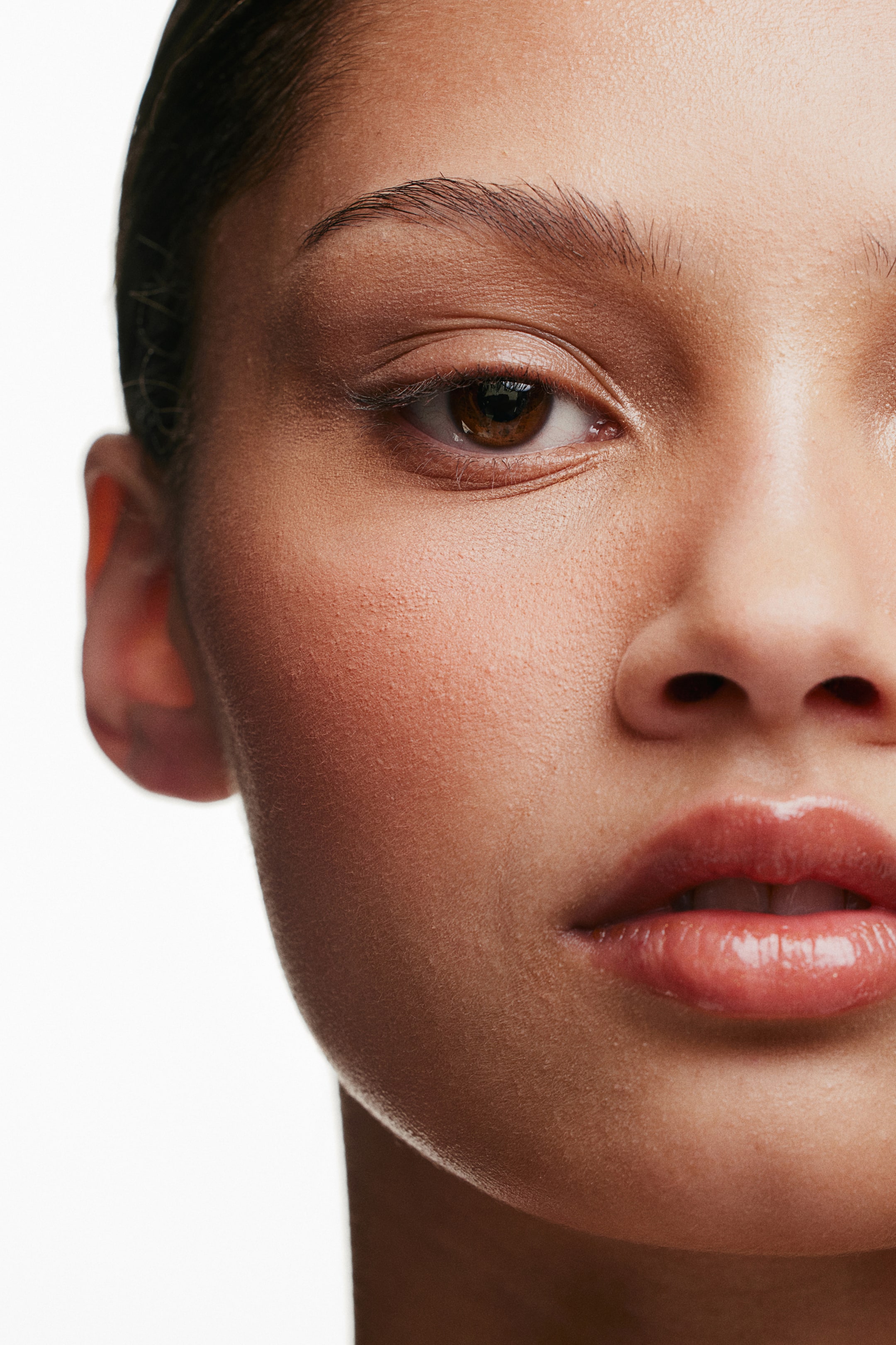 Прозрачная пудра H-M Sheer Perfecting Powder 2890₽