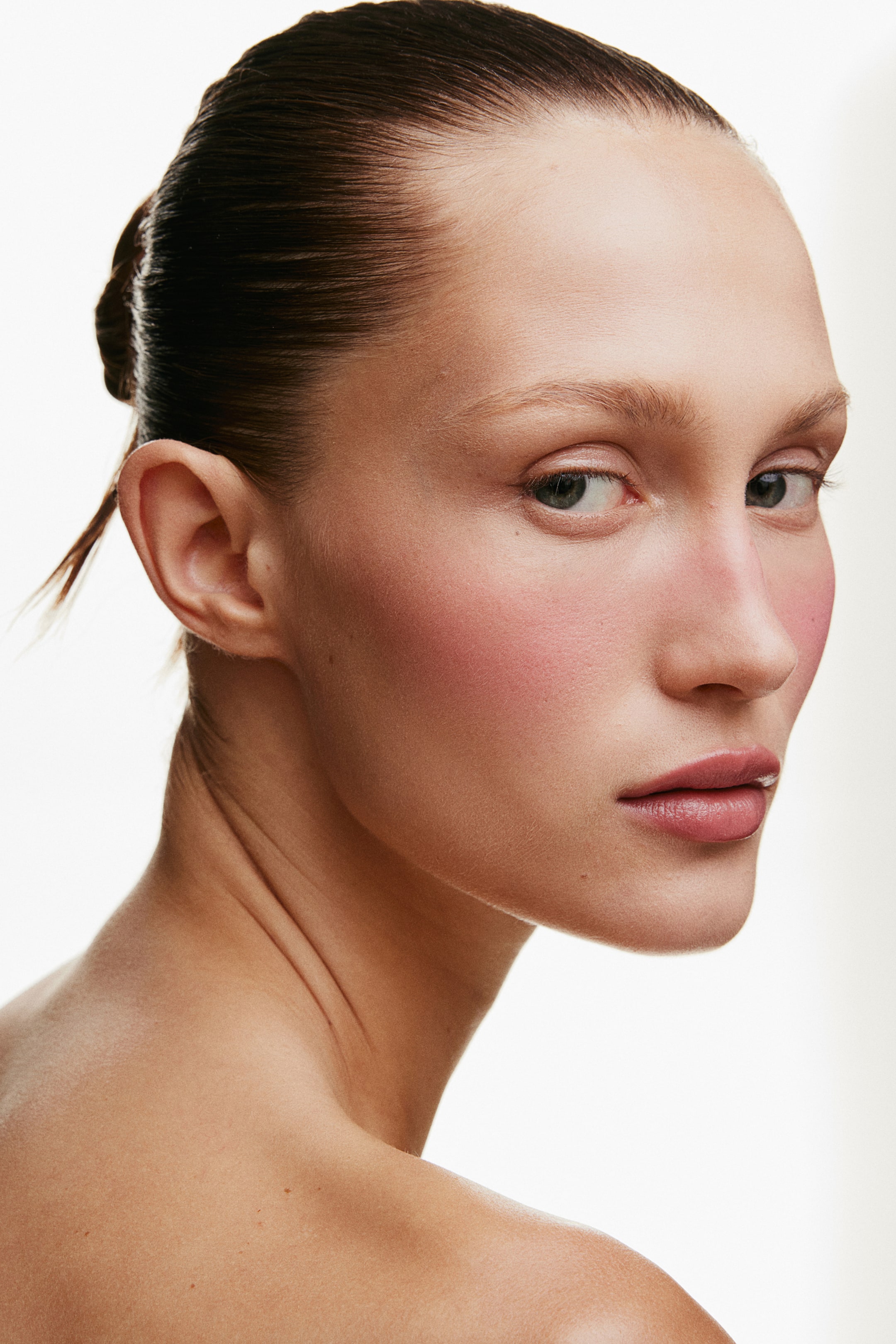 Прозрачная пудра H-M Sheer Perfecting Powder 2890₽