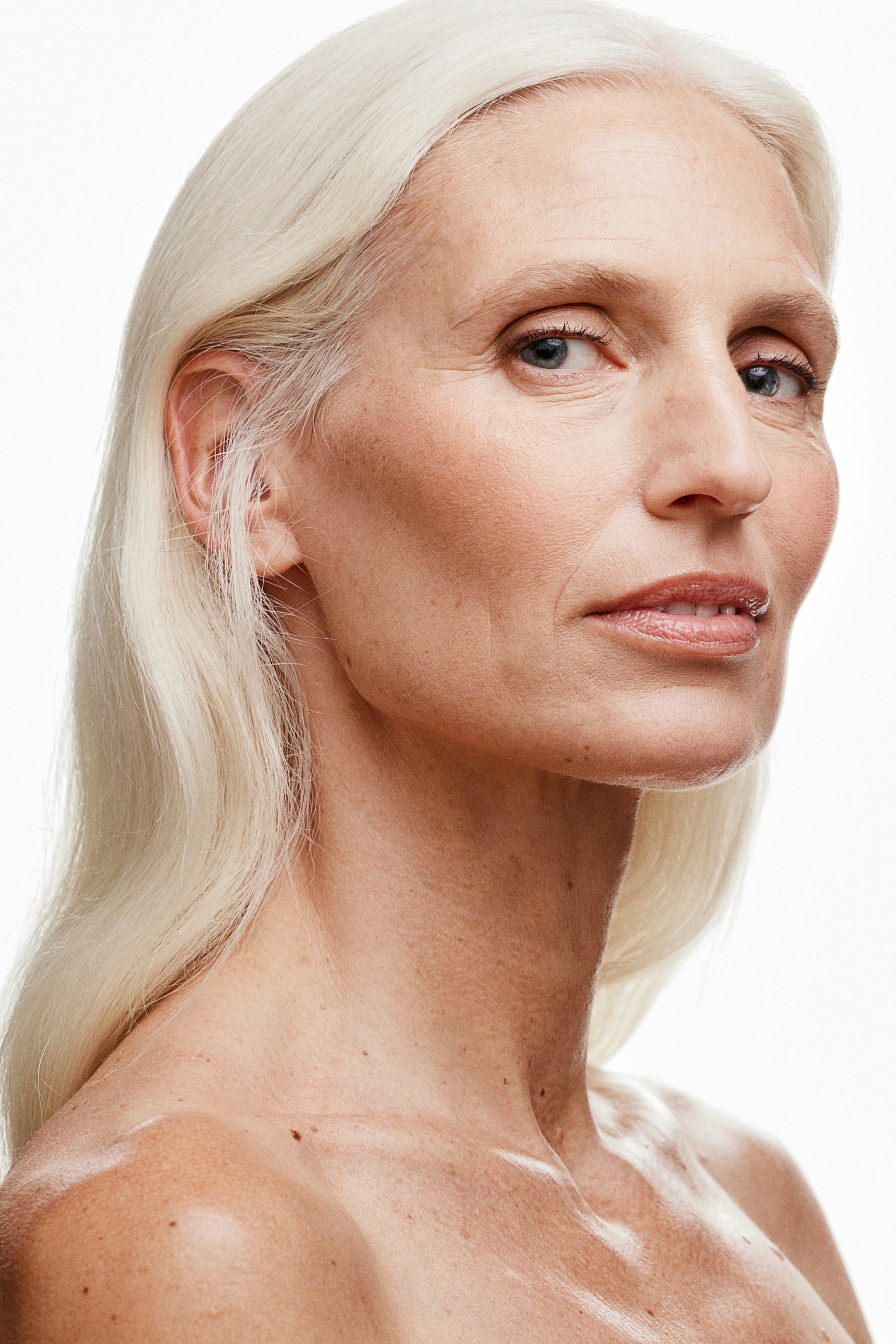 Прозрачная пудра H-M Sheer Perfecting Powder 2890₽