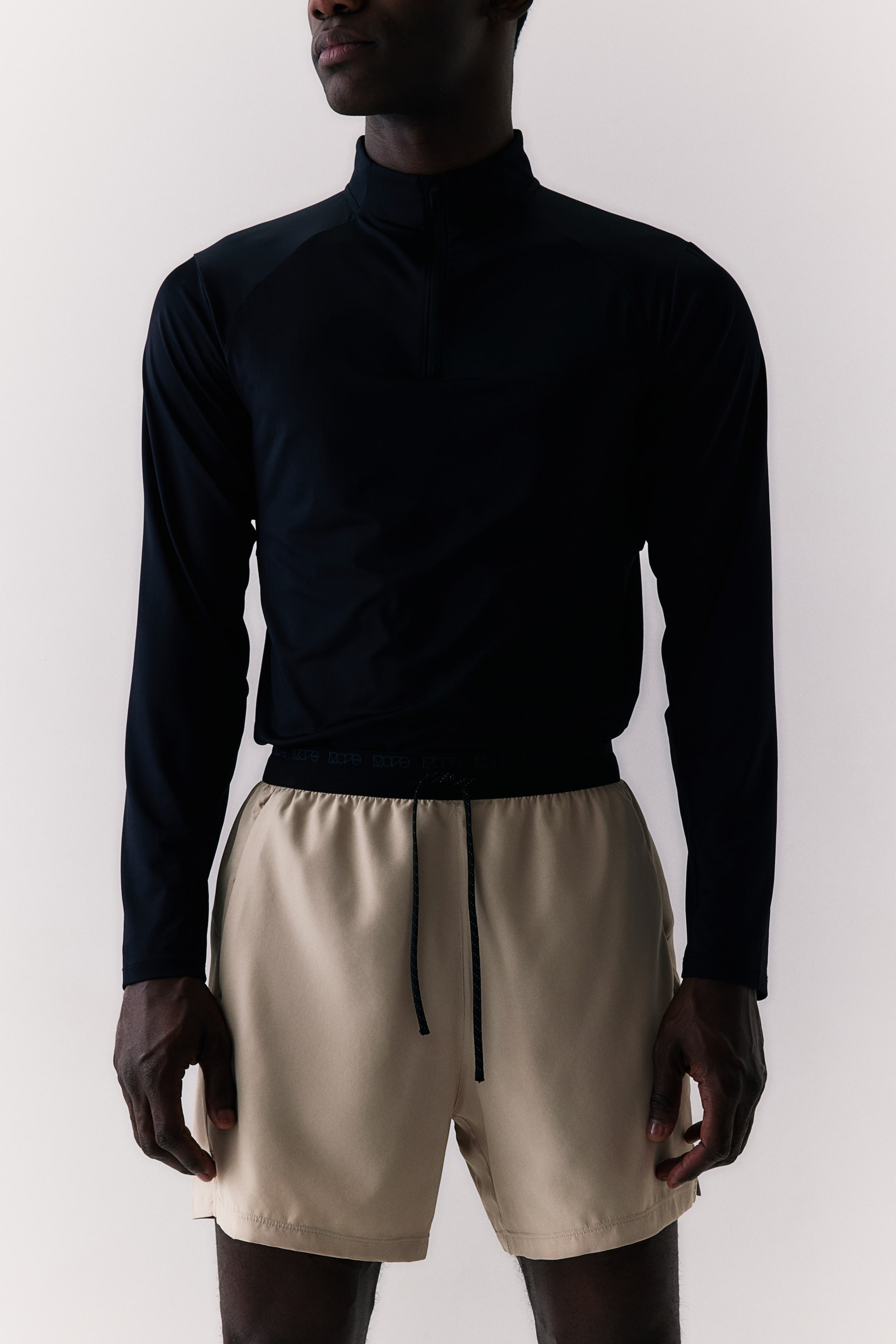 Короткие шорты для бега H-M в DryMove 5690₽