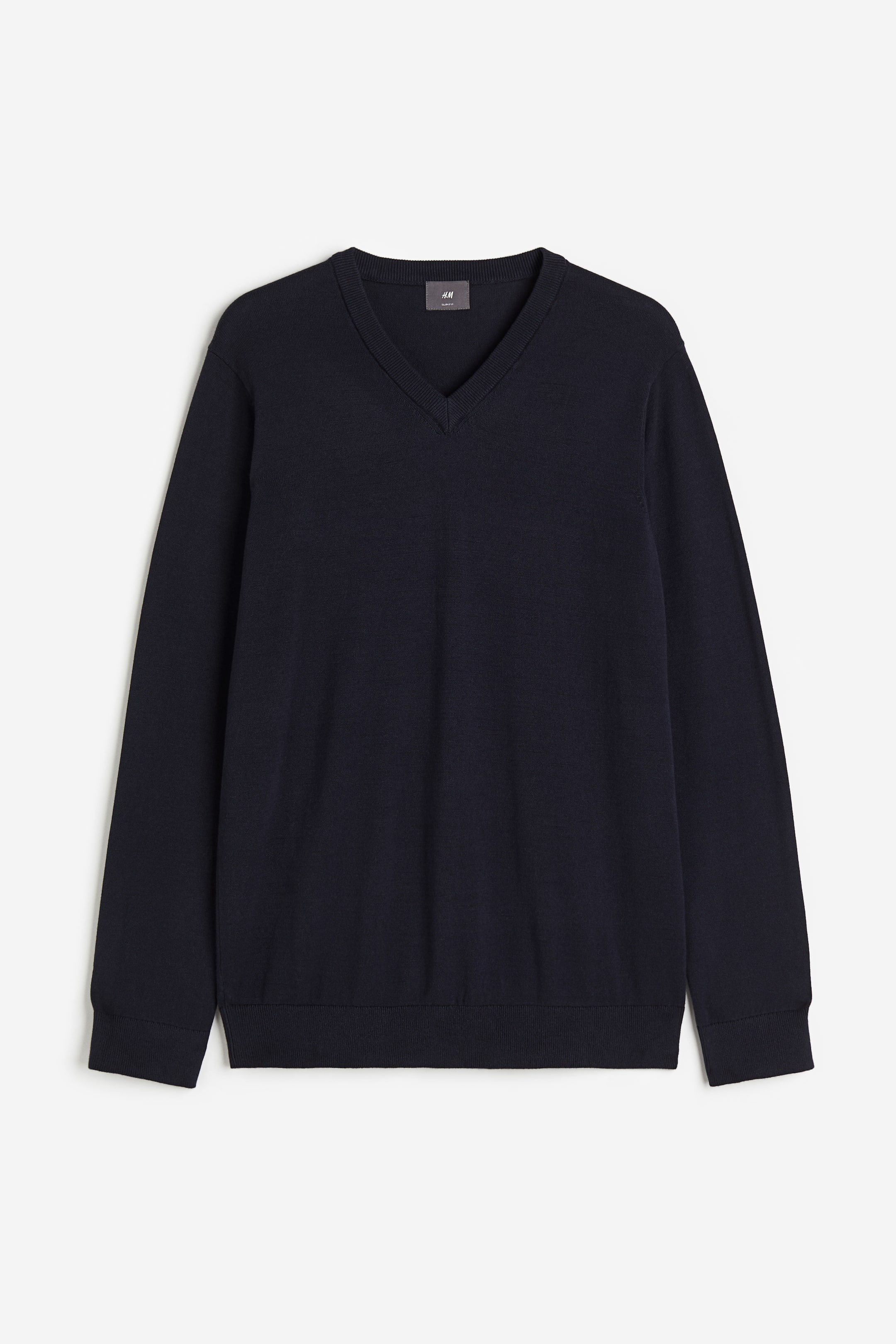 Приталенный свитер H-M с V-образным вырезом 4790₽