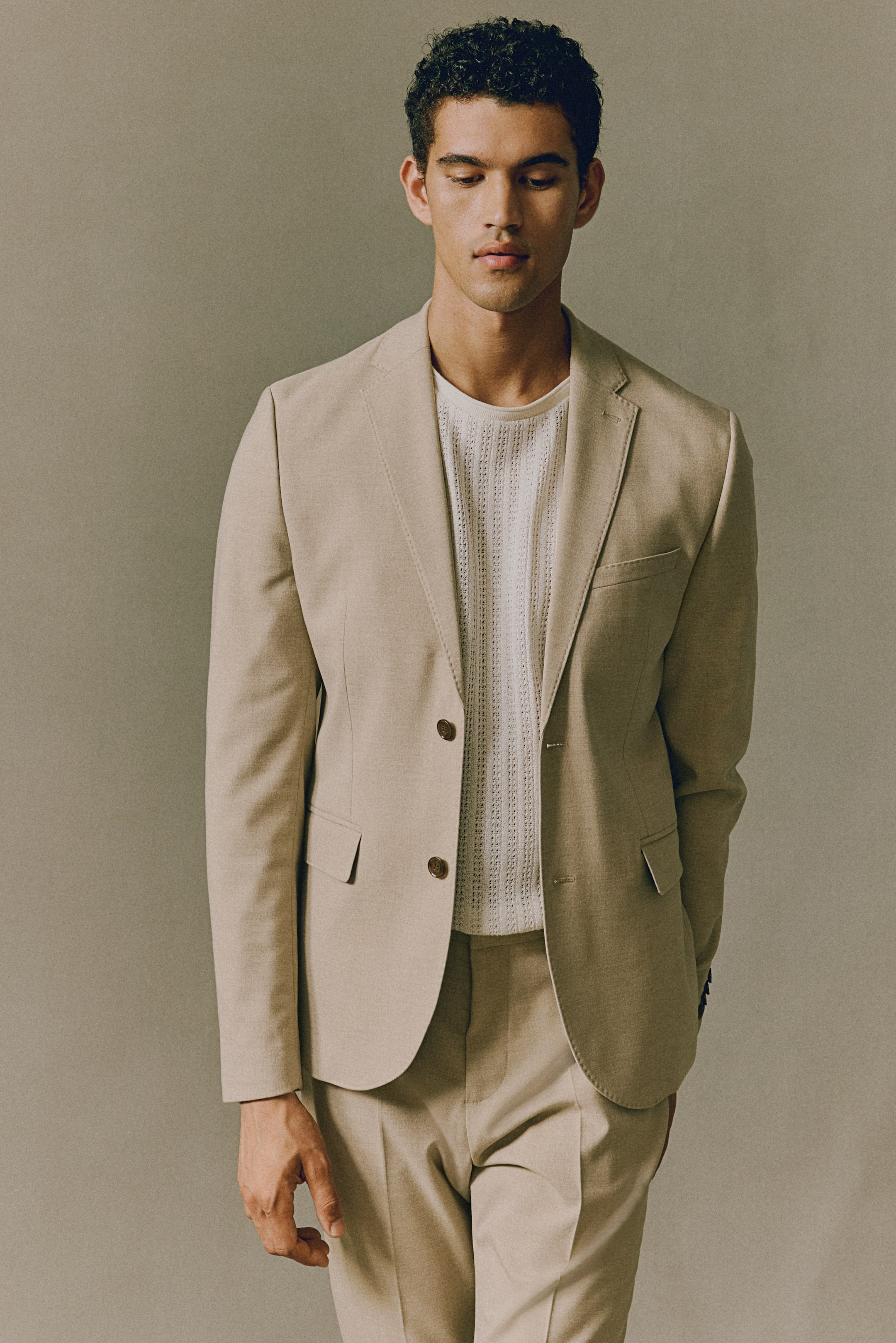 Приталенный пиджак H-M 18990₽