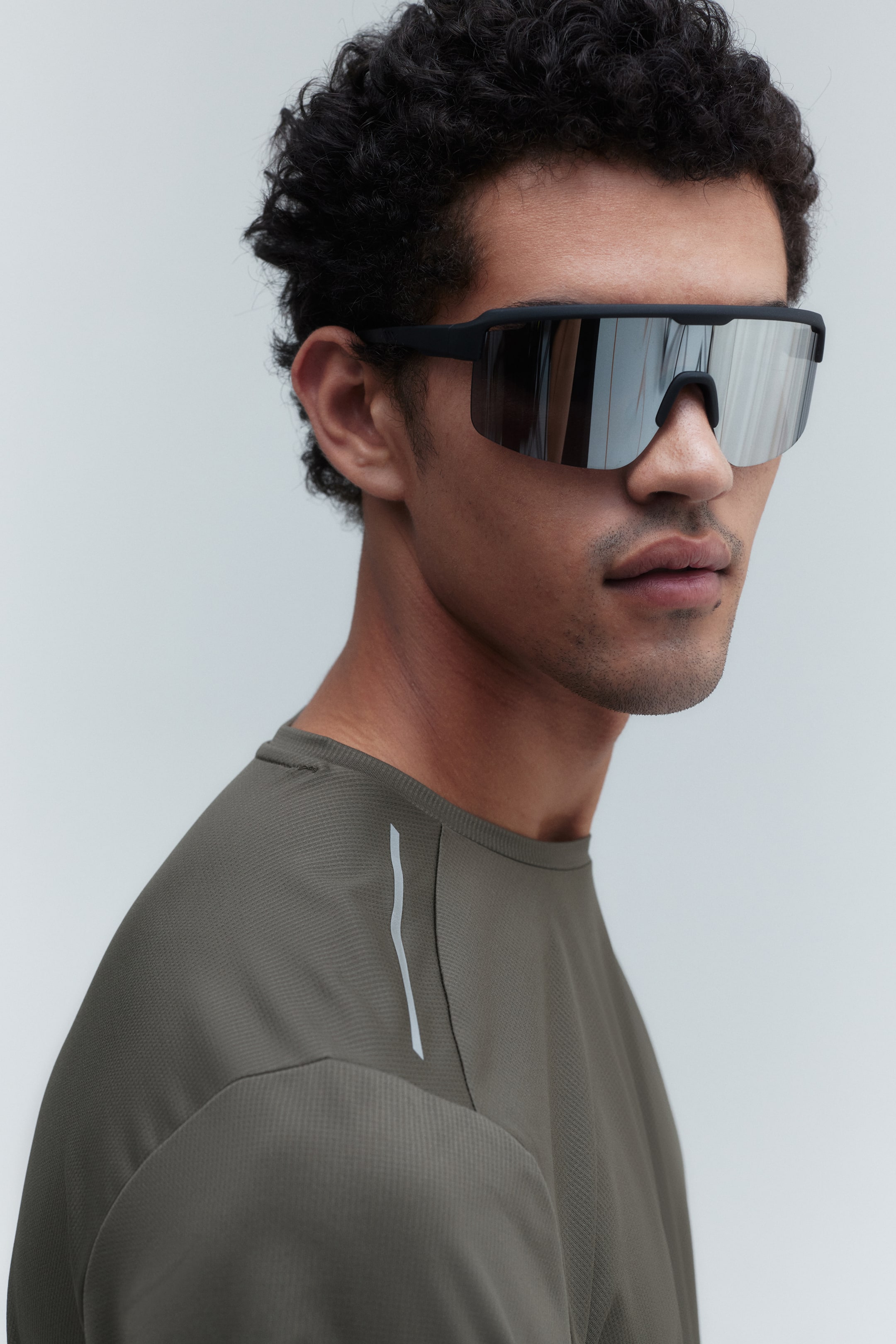 Футболка H-M Regular Fit Running T-Shirt в цвете DryMove 2690₽