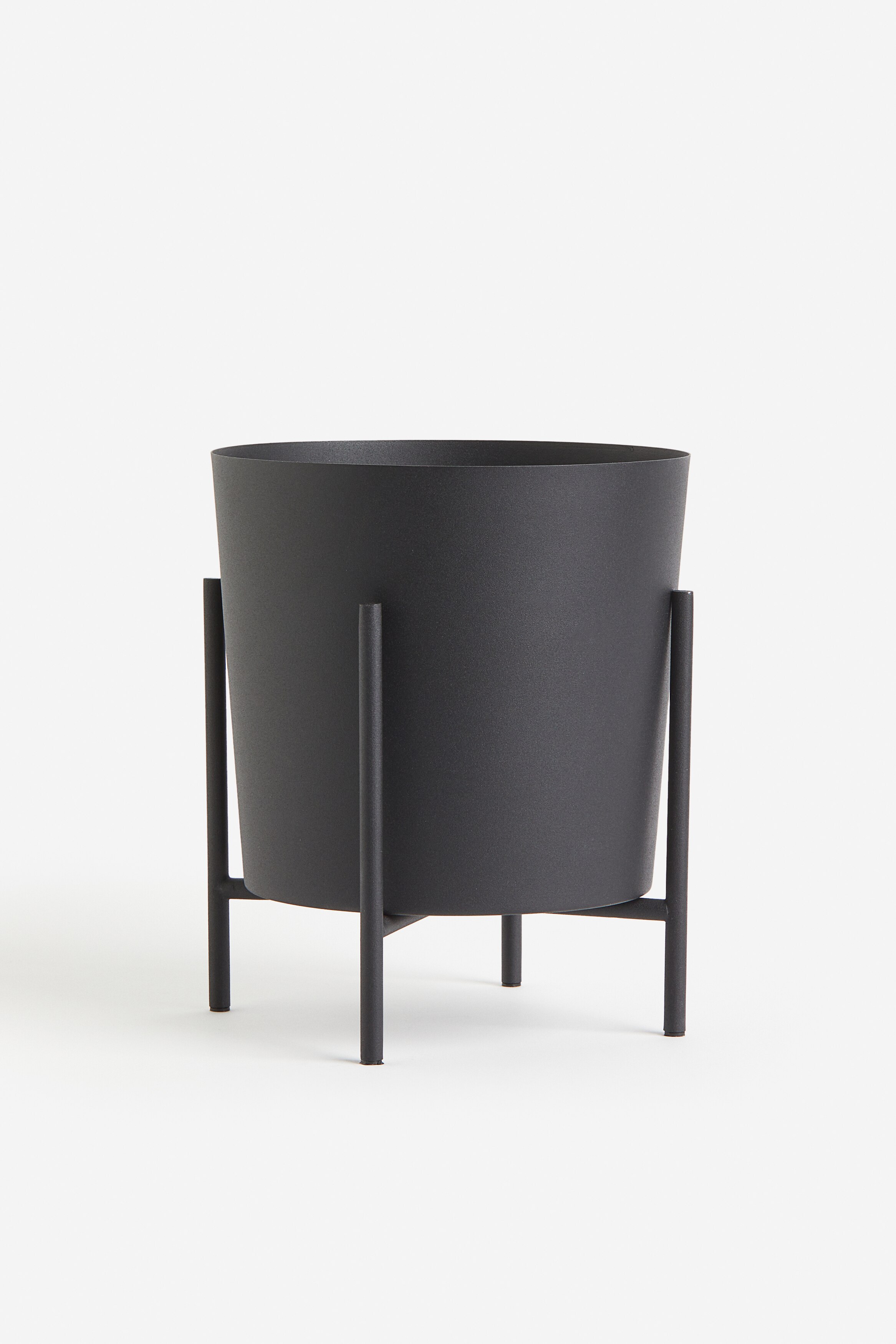 Большой цветочный горшок H-M на подставке 7590₽