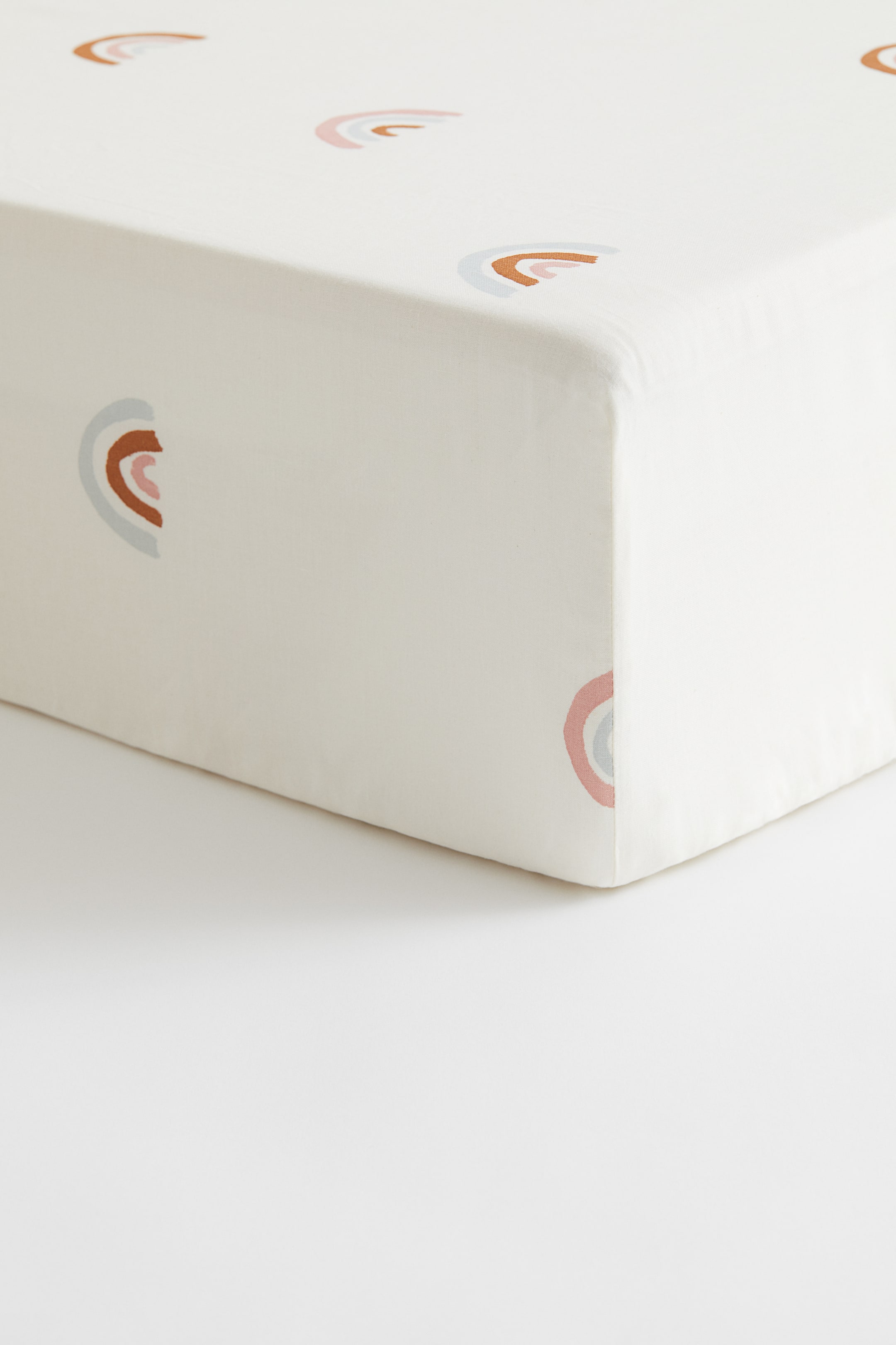 Хлопчатобумажная простыня в обтяжку с рисунком от H-M 3790₽