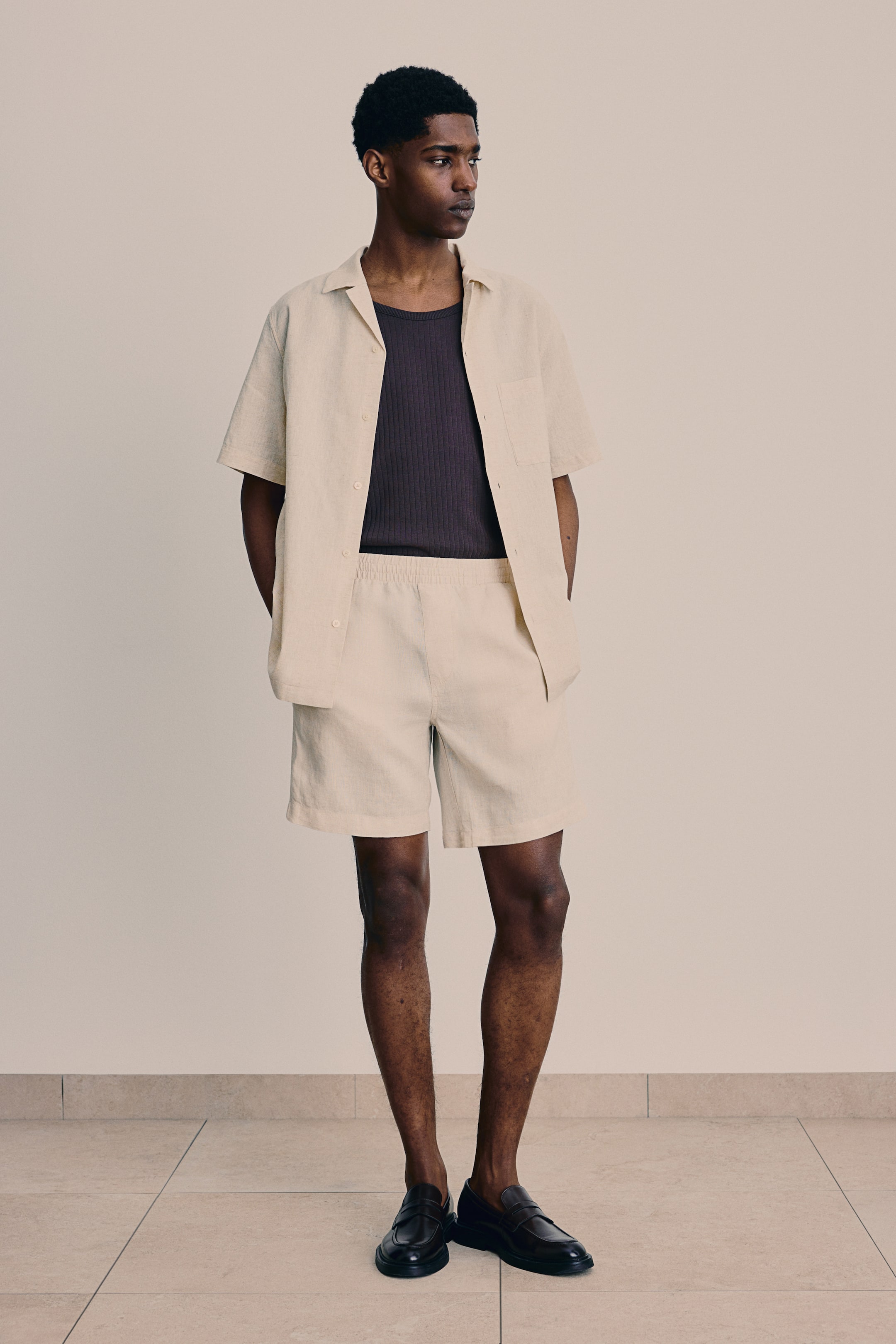 Льняные шорты обычного кроя от H-M 6690₽