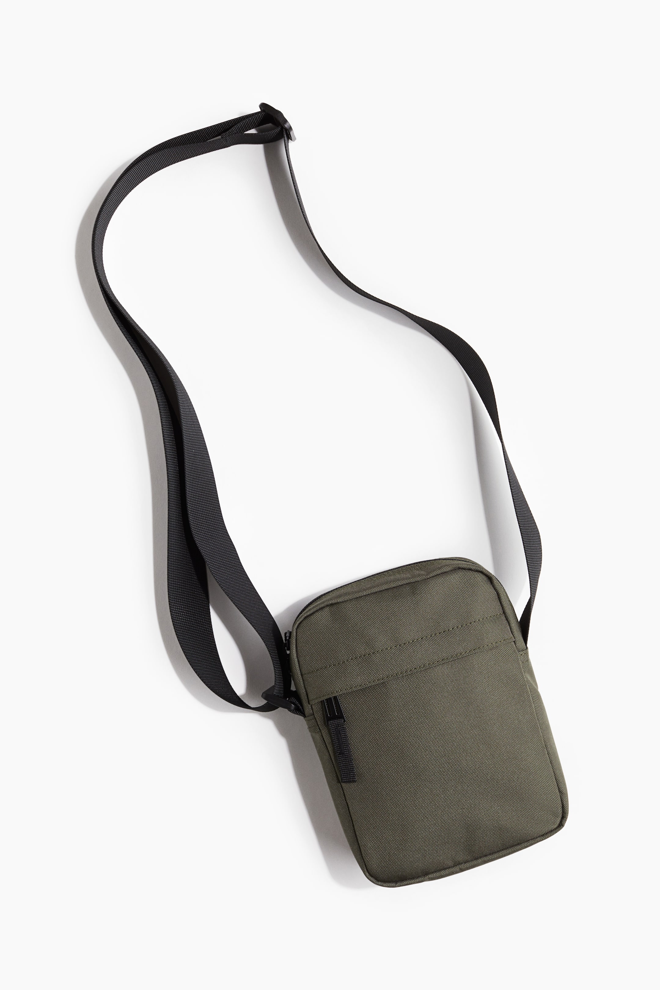 Маленькая сумка через плечо от H-M 2890₽