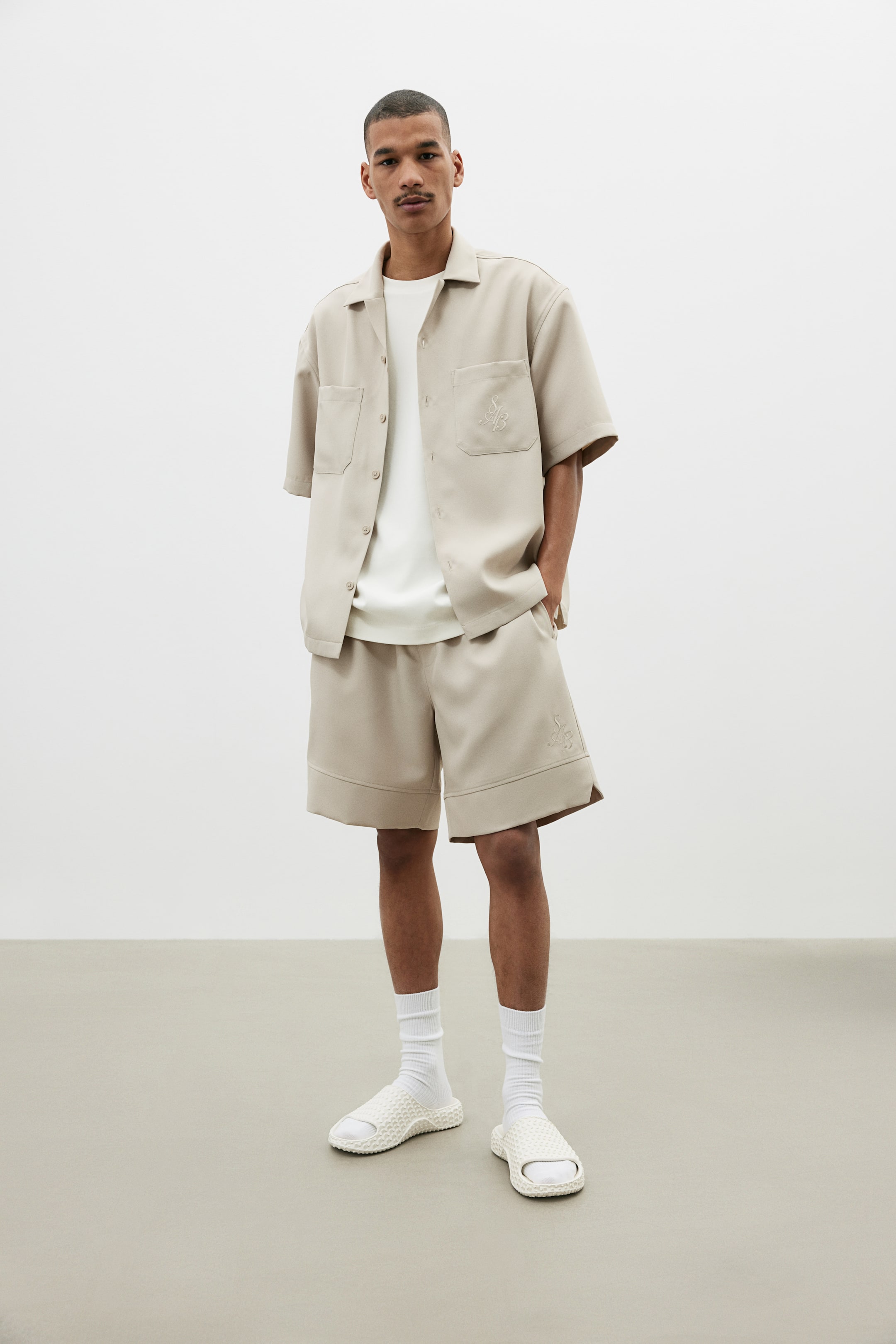 Шорты свободного кроя длиной до колен от H-M 3990₽