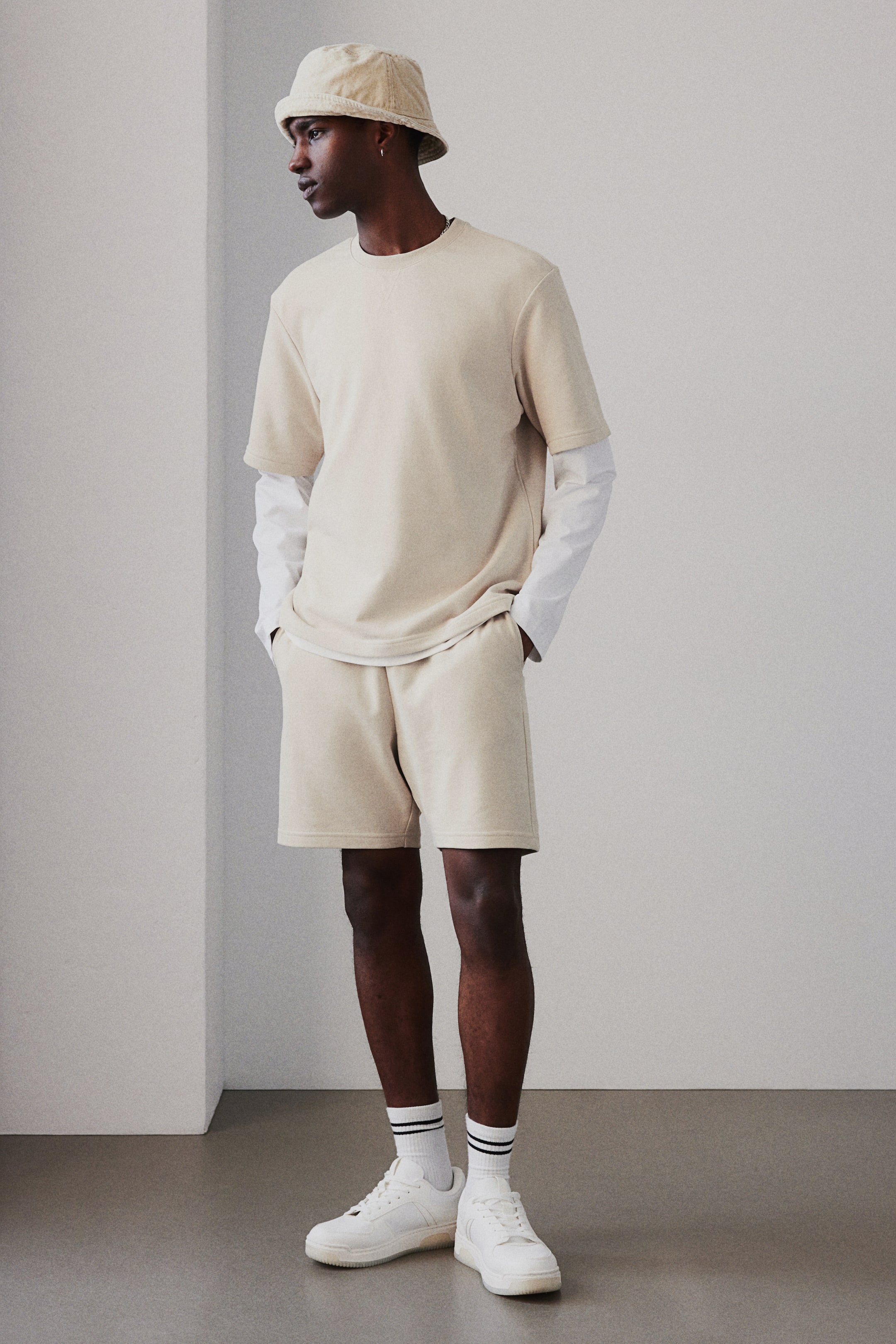 Спортивные шорты H-M Regular Fit 2490₽