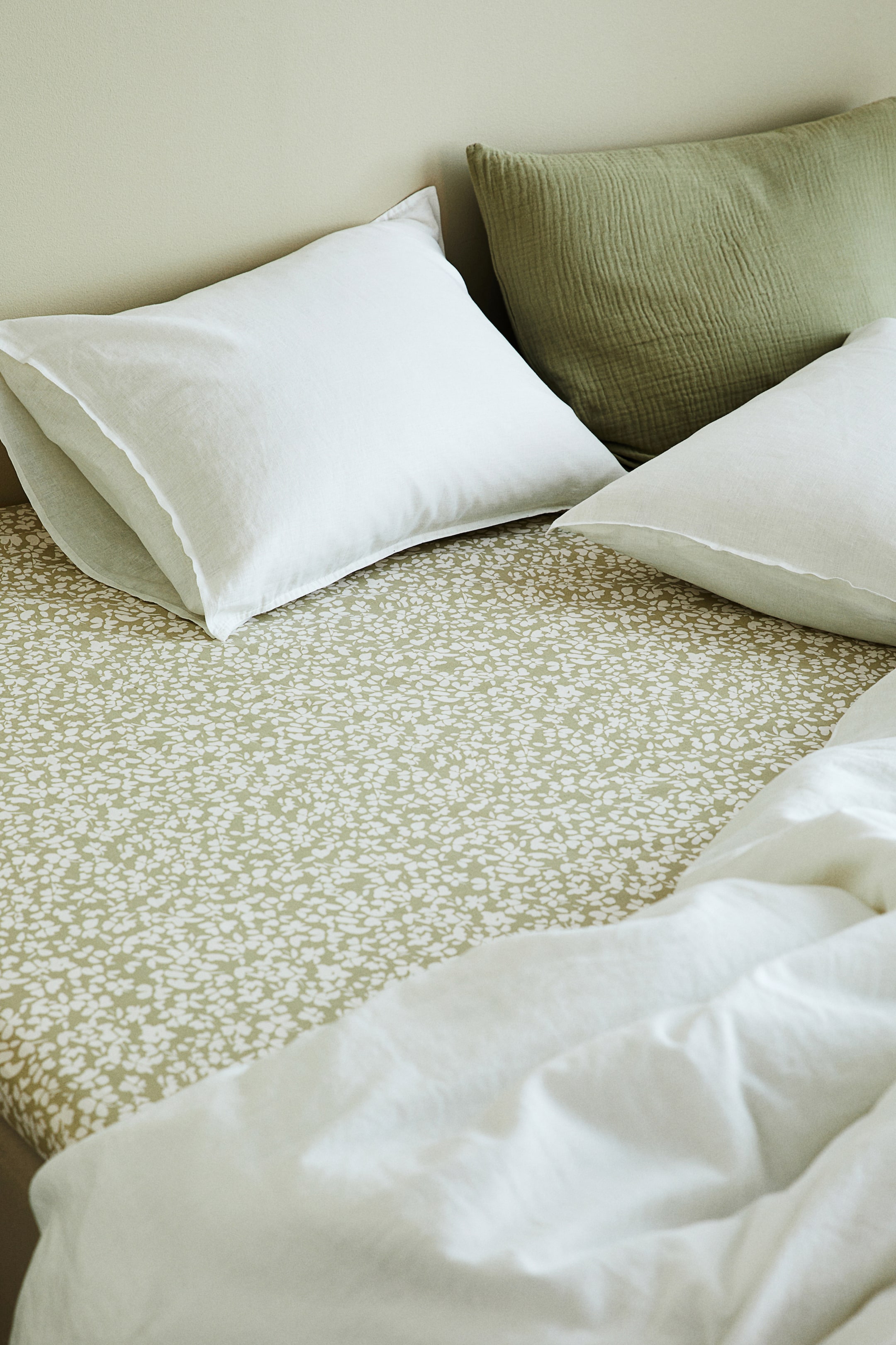 Простыня из хлопка H-M KingQueen в обтяжку 5690₽