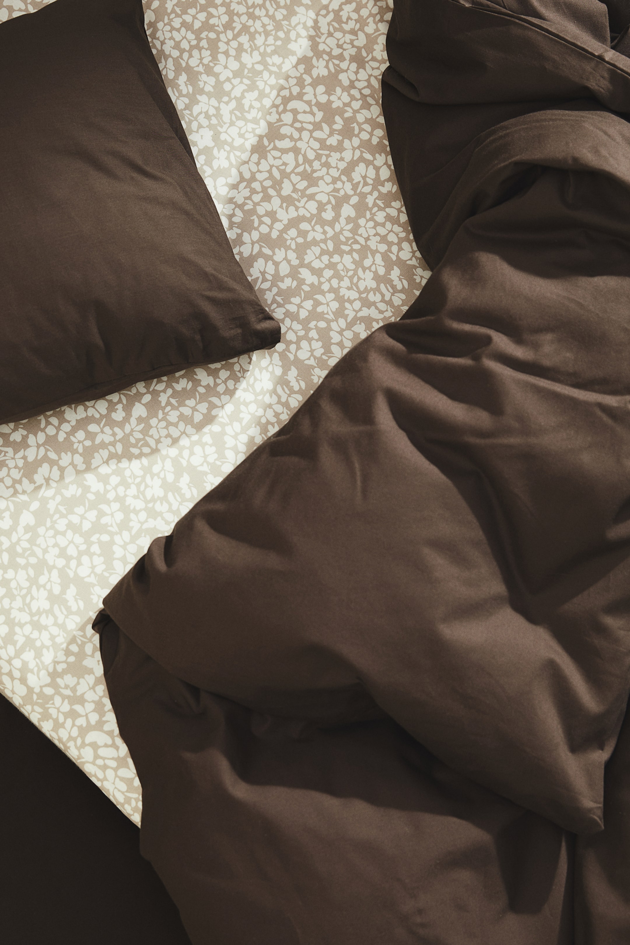 Простыня из хлопка H-M KingQueen в обтяжку 7690₽