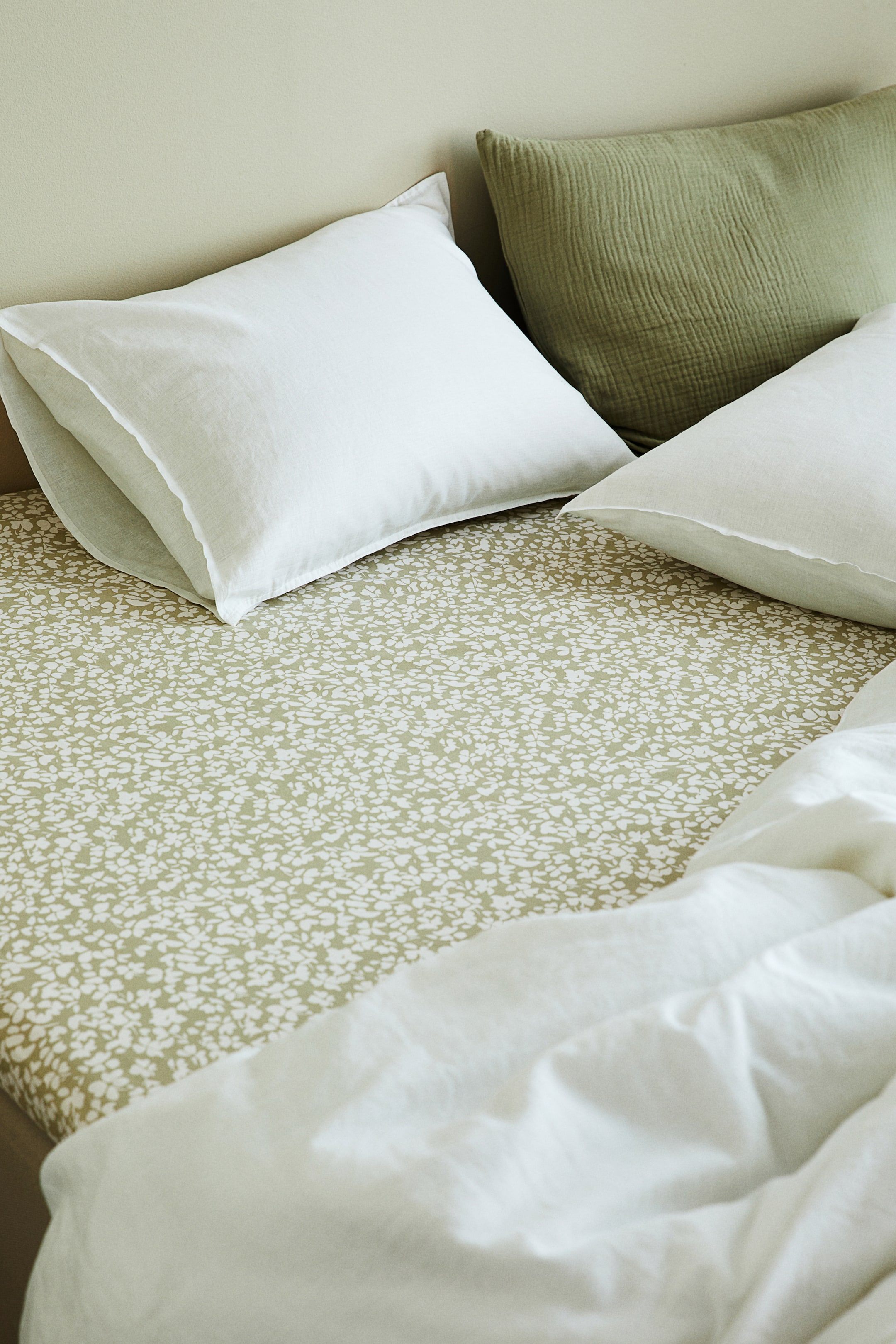 Простыня из хлопка H-M KingQueen в обтяжку 7690₽