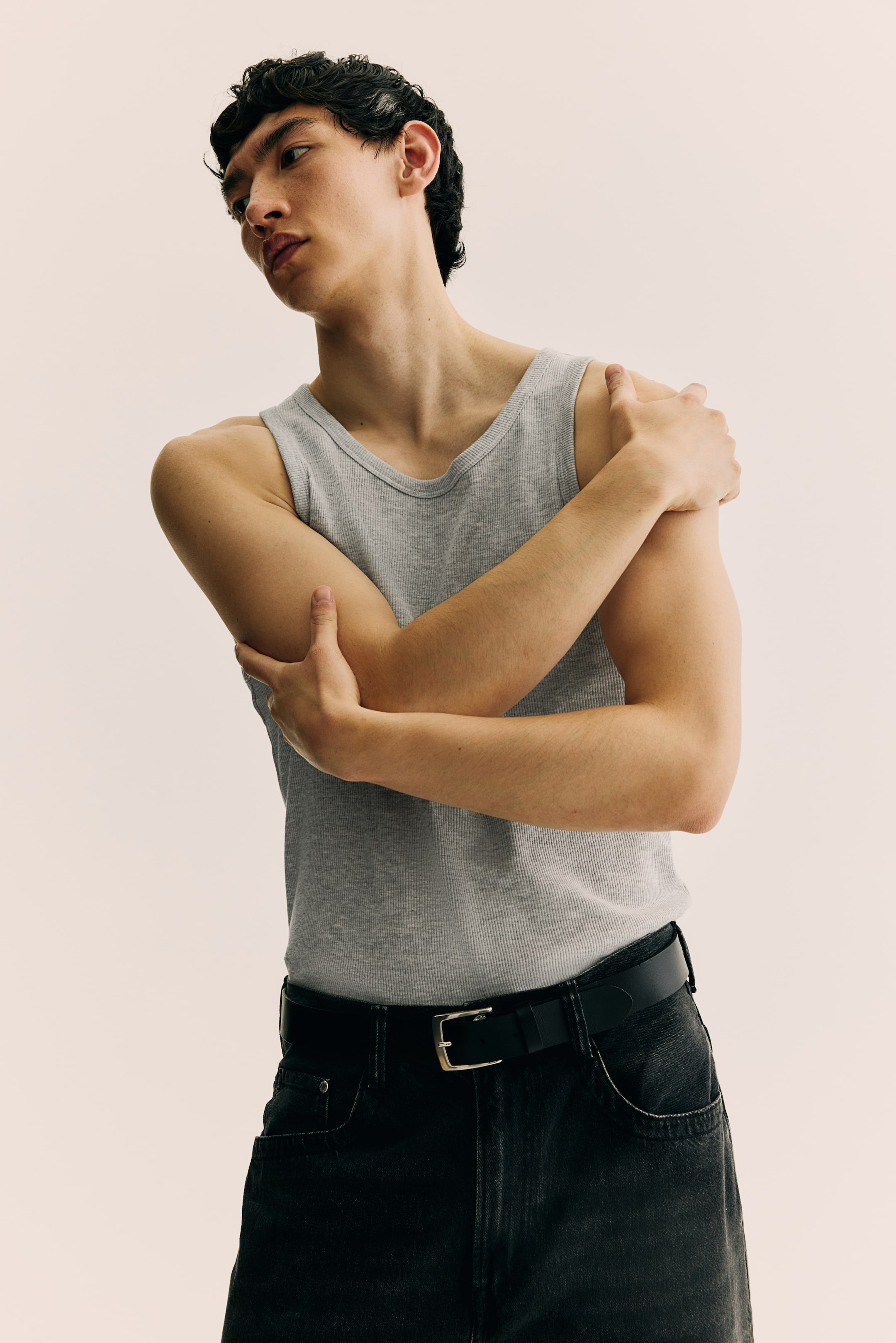 Облегающий топ на бретелях в рубчик от H-M 2090₽