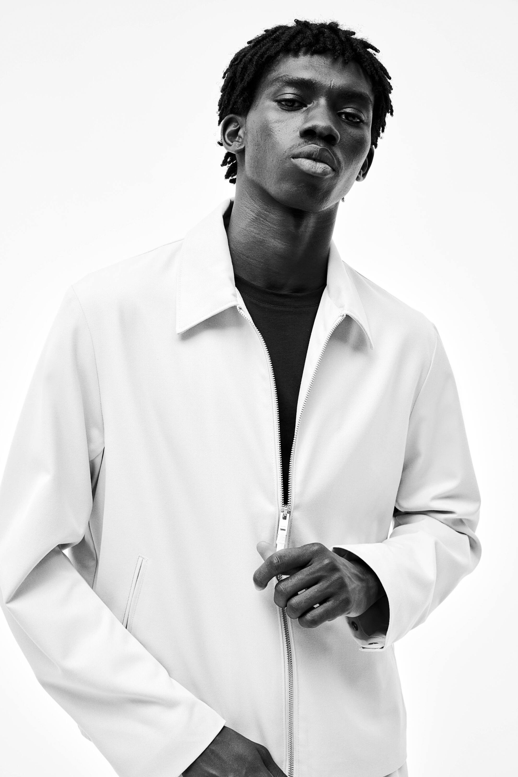 Короткий саржевый пиджак обычного покроя от H-M 7690₽