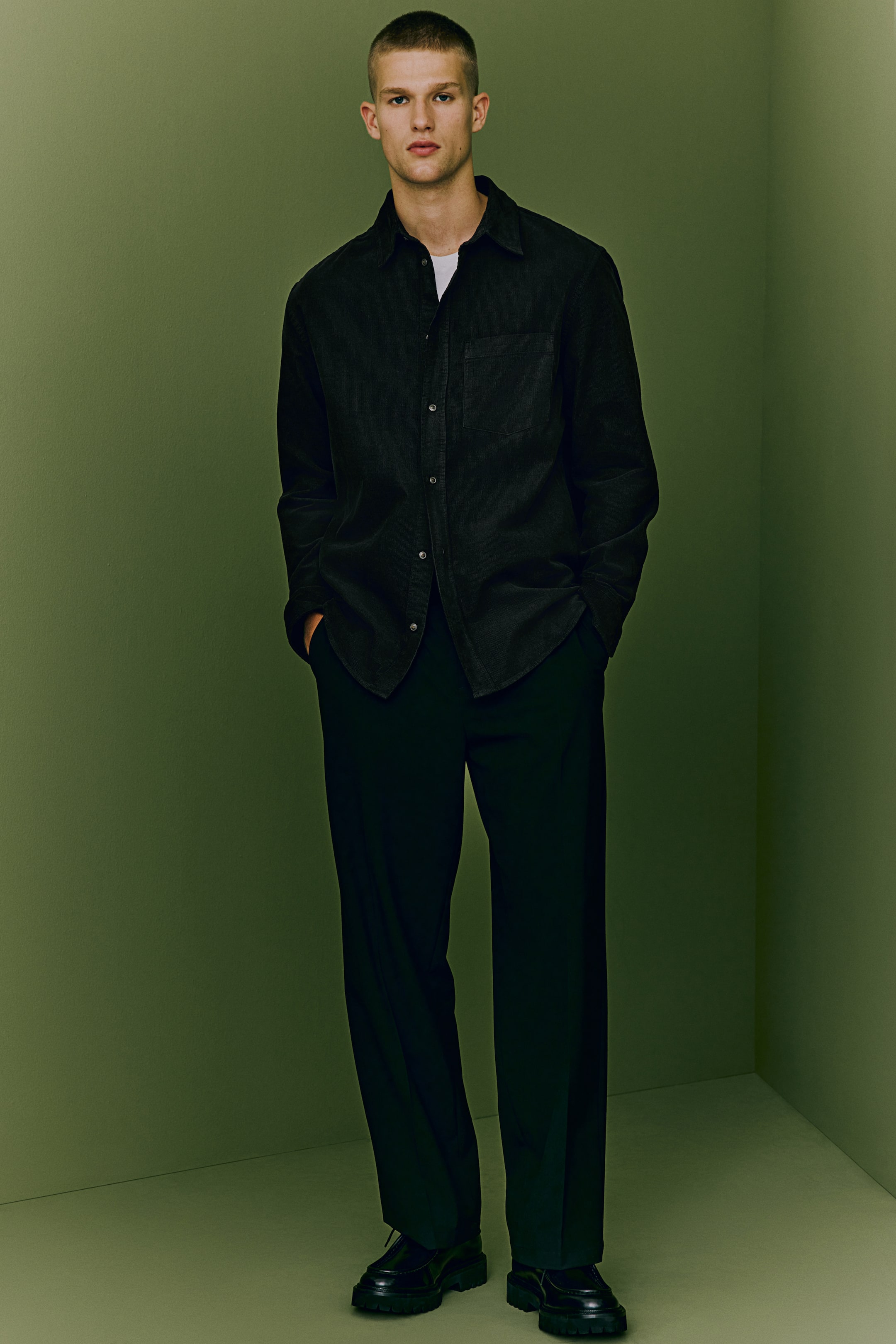 Вельветовая рубашка обычного покроя от H-M 3390₽